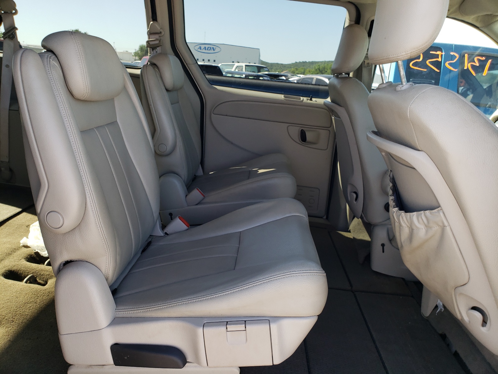 Photo 6 from auction – 2007 CHRYSLER TOWN & COU with VIN 2A4GP54L67R279556