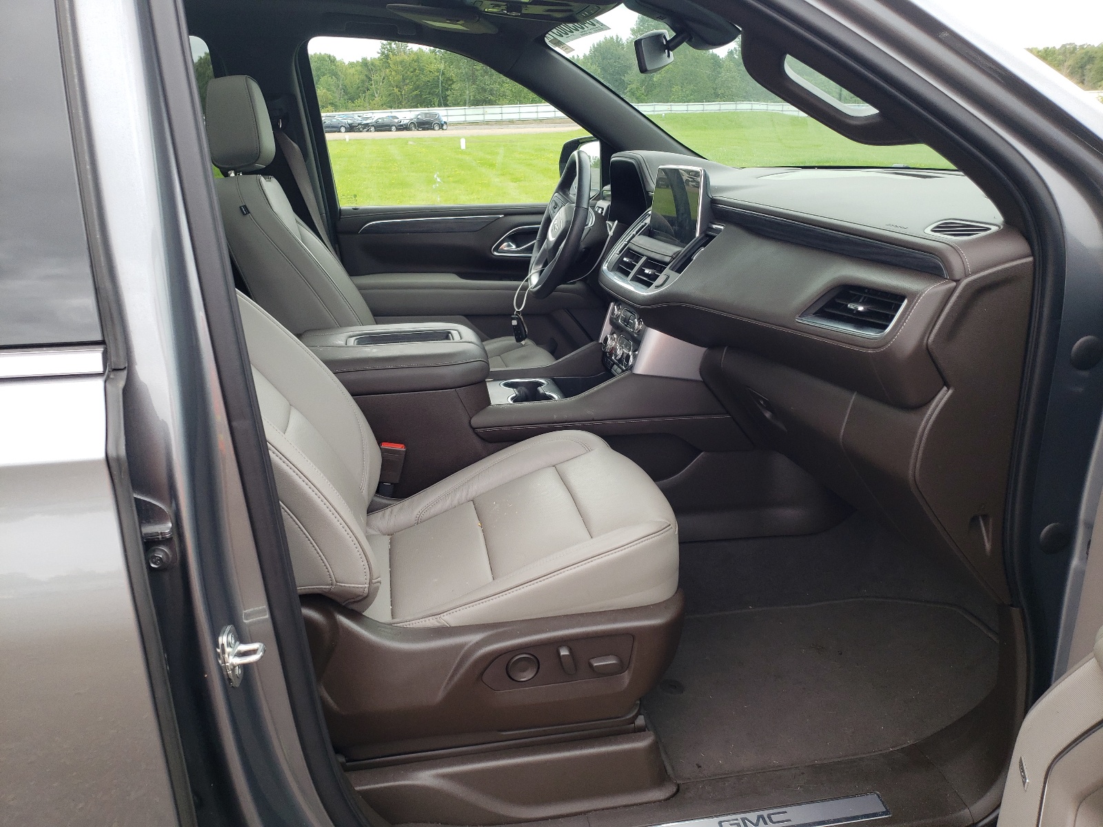 Photo 5 from auction – 2021 GMC YUKON SLT with VIN 1GKS2BKD6MR129610