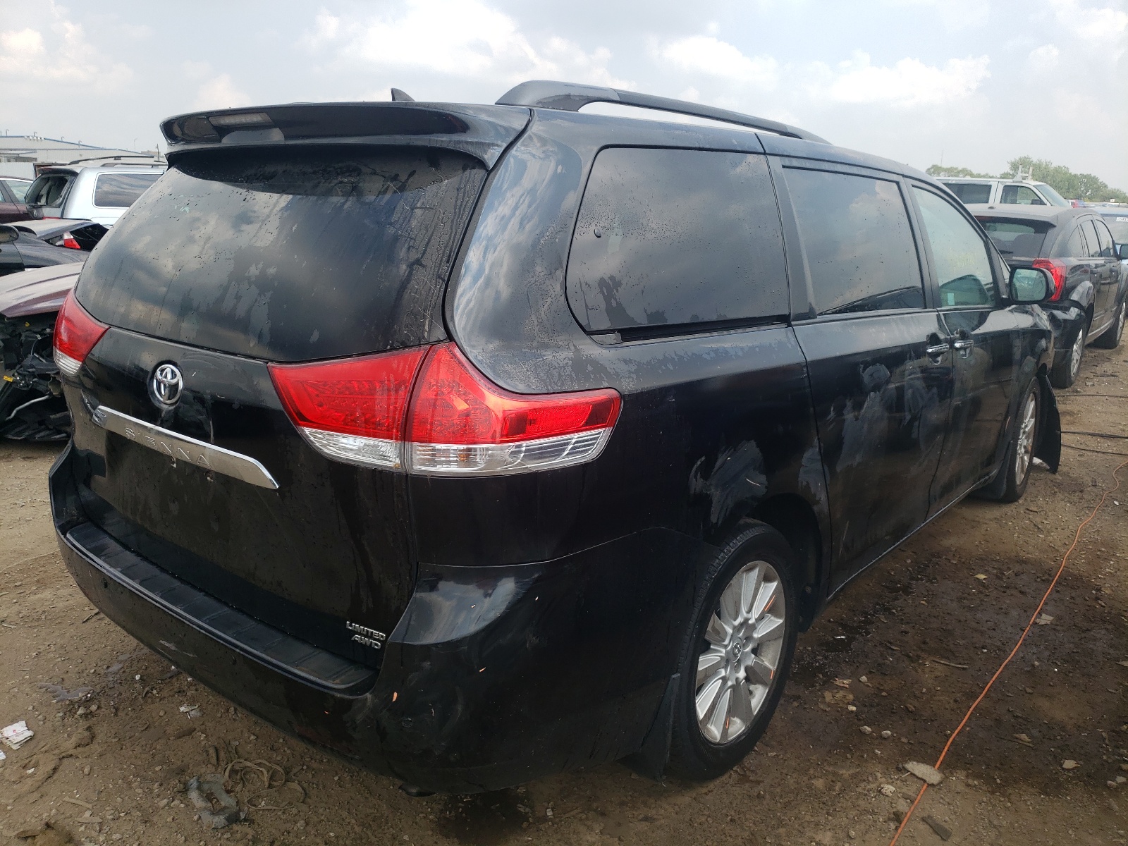 Photo 4 from auction – 2011 TOYOTA SIENNA XLE with VIN 5TDDK3DC7BS010963
