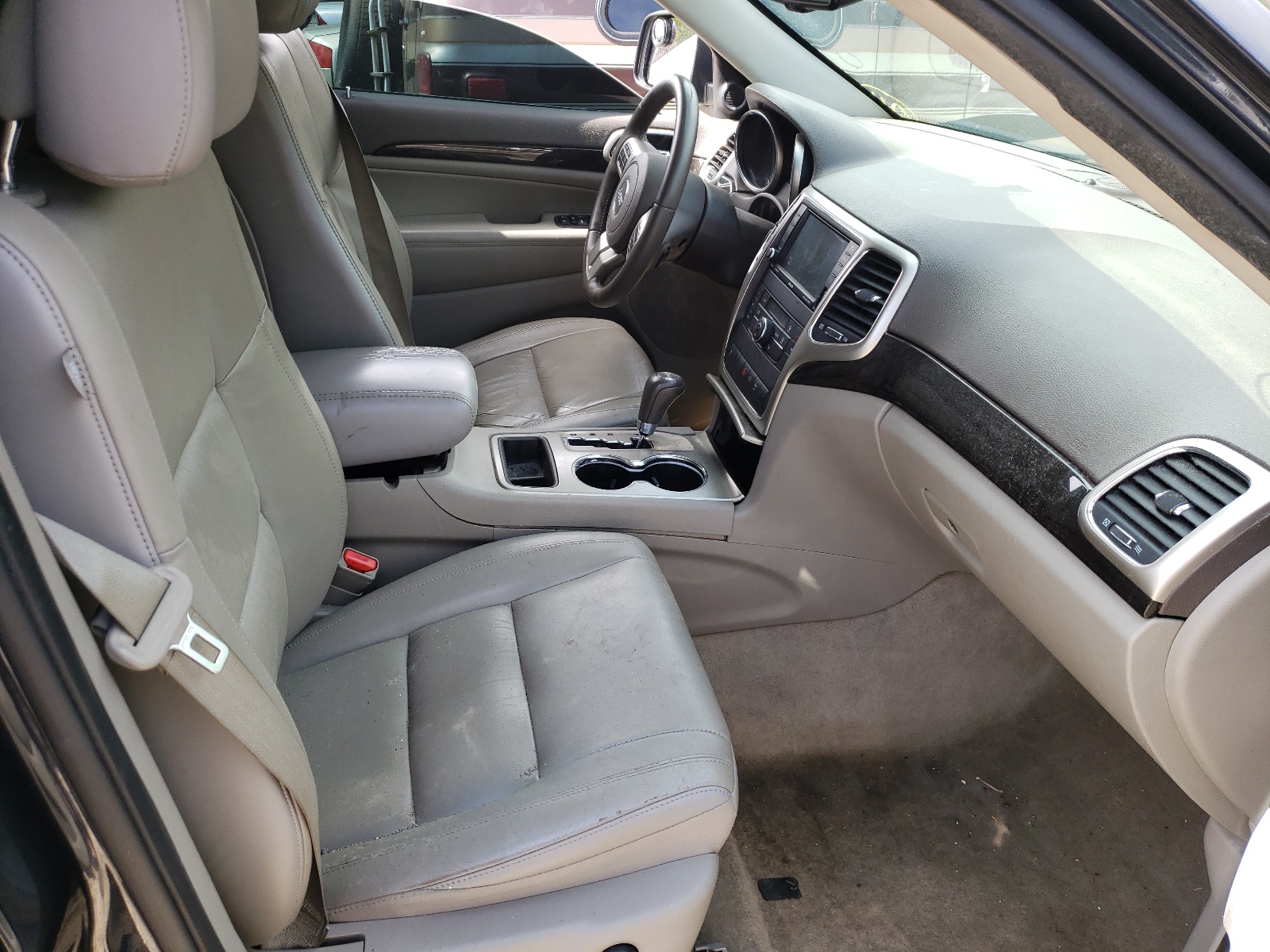 Photo 5 from auction – 2012 JEEP GRAND CHER with VIN 1C4RJFAGXCC345624
