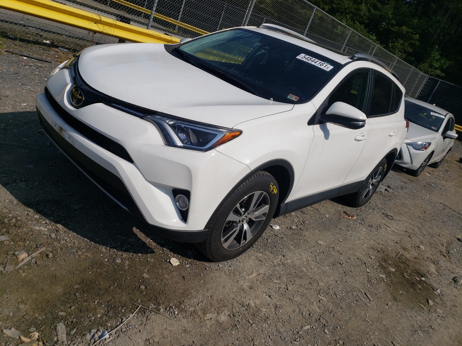 Photo 2 from auction – 2018 TOYOTA RAV4 ADVEN with VIN 2T3RFREV5JW853392