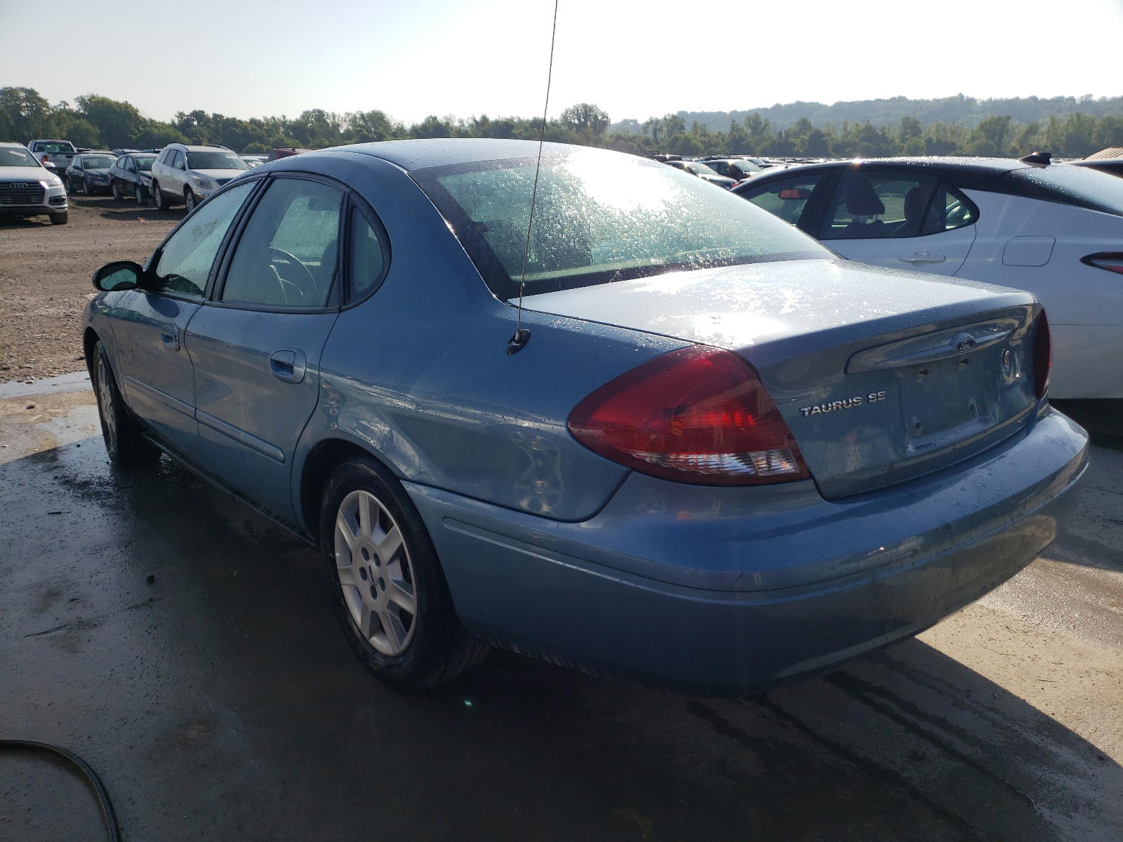 Photo 3 from auction – 2007 FORD TAURUS SE with VIN 1FAFP53U97A216215