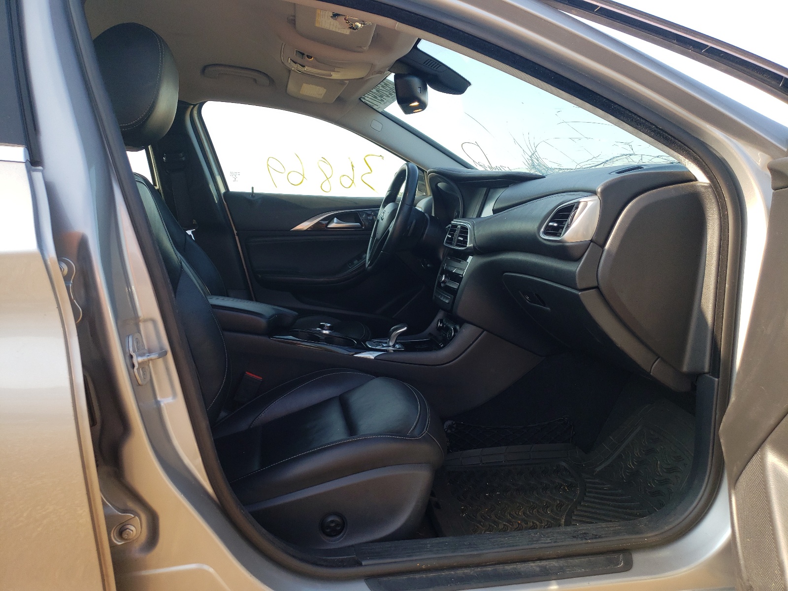 Photo 5 from auction – 2018 INFINITI QX30 BASE with VIN SJKCH5CP1JA057697