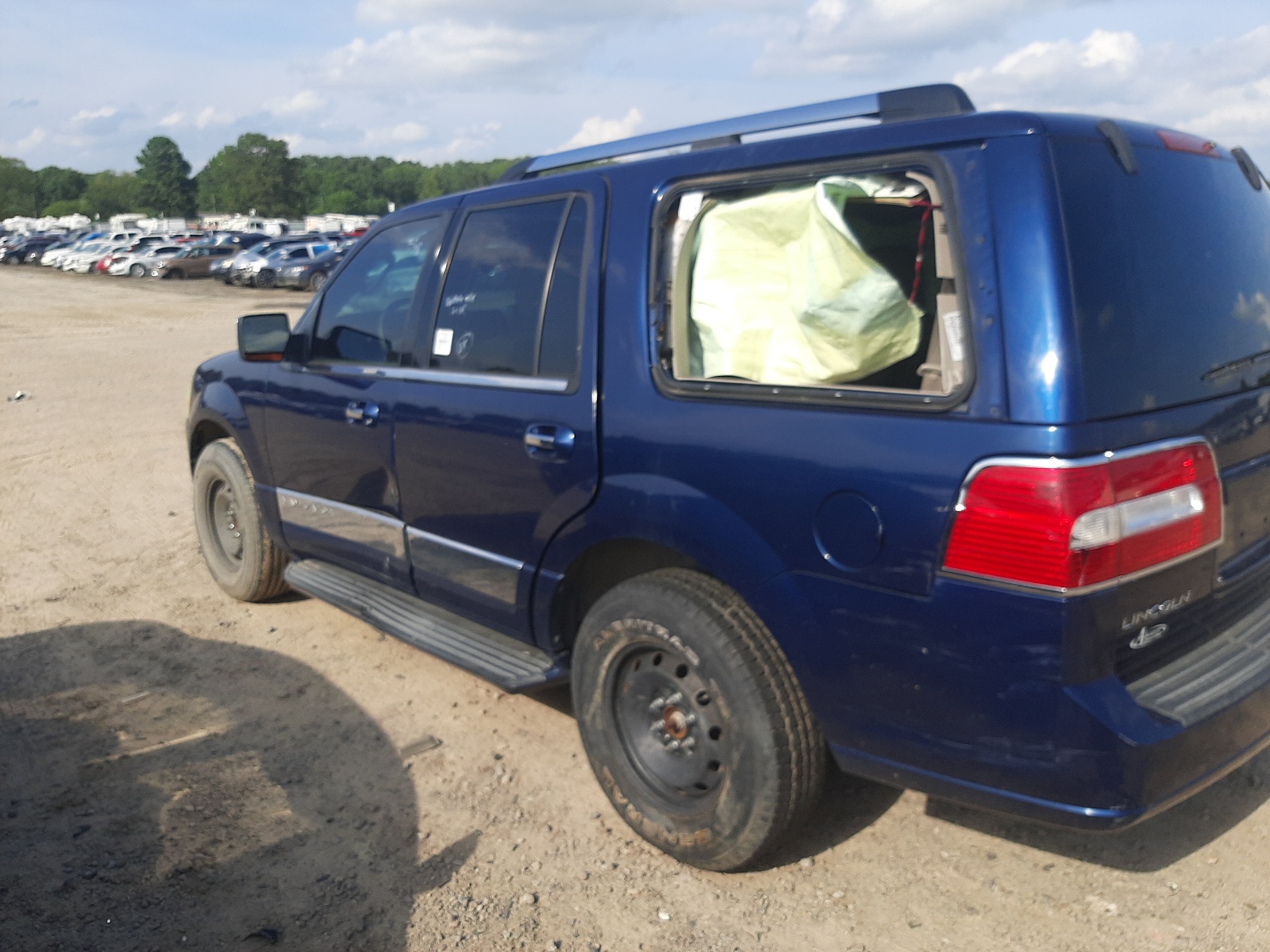 Photo 9 from auction – 2007 LINCOLN NAVIGATOR with VIN 5LMFU27517LJ12044