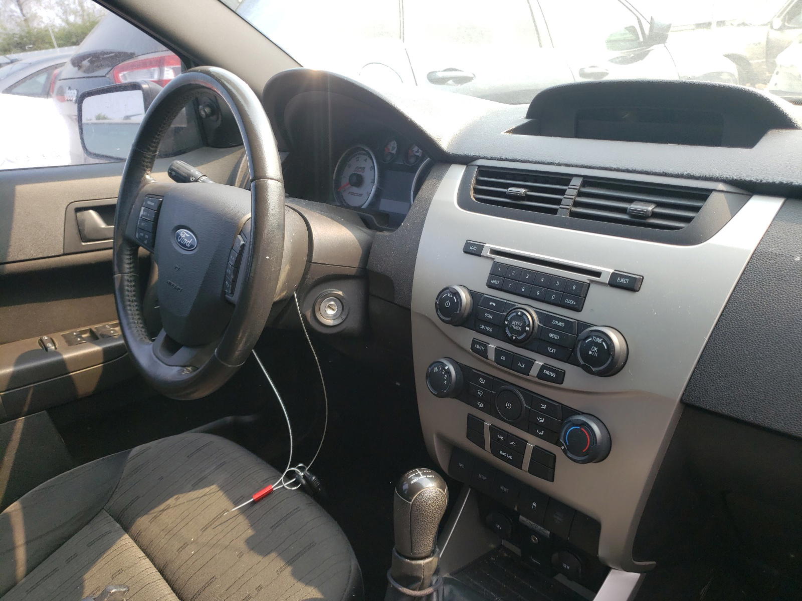 Photo 9 from auction – 2011 FORD FOCUS SE with VIN 1FAHP3FN2BW166299