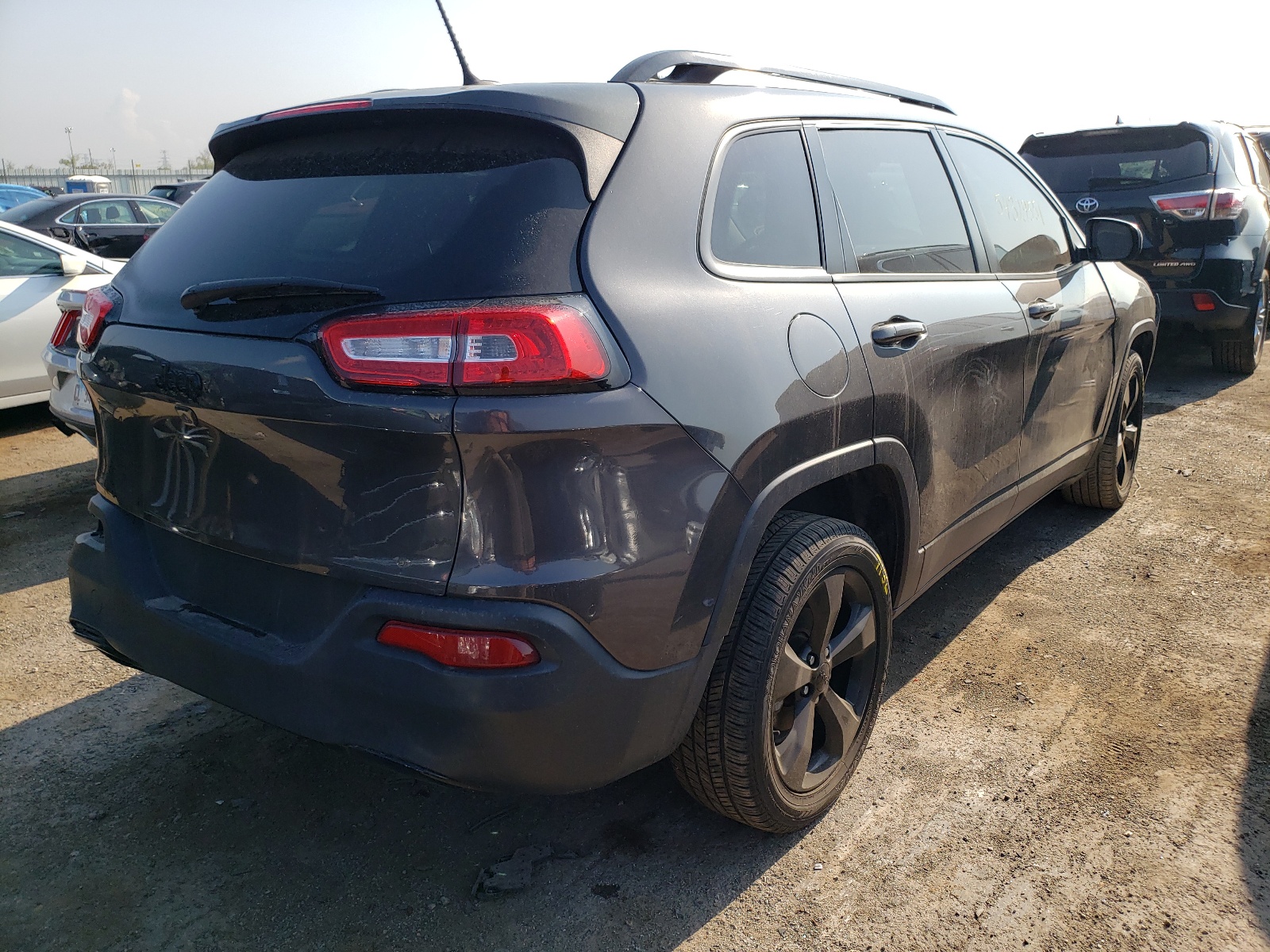 Photo 4 from auction – 2015 JEEP CHEROKEE L with VIN 1C4PJLCB0FW723119