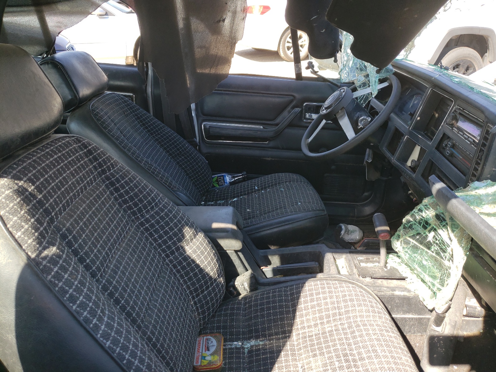Photo 5 from auction – 1987 JEEP CHEROKEE P with VIN 1JCMR7820HT180241