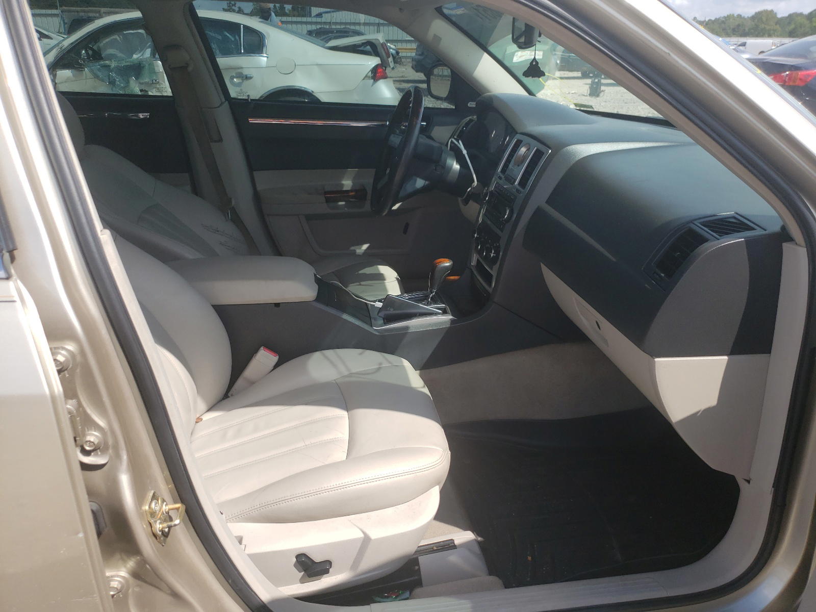 Photo 5 from auction – 2006 CHRYSLER 300C with VIN 2C3KA63H06H409439