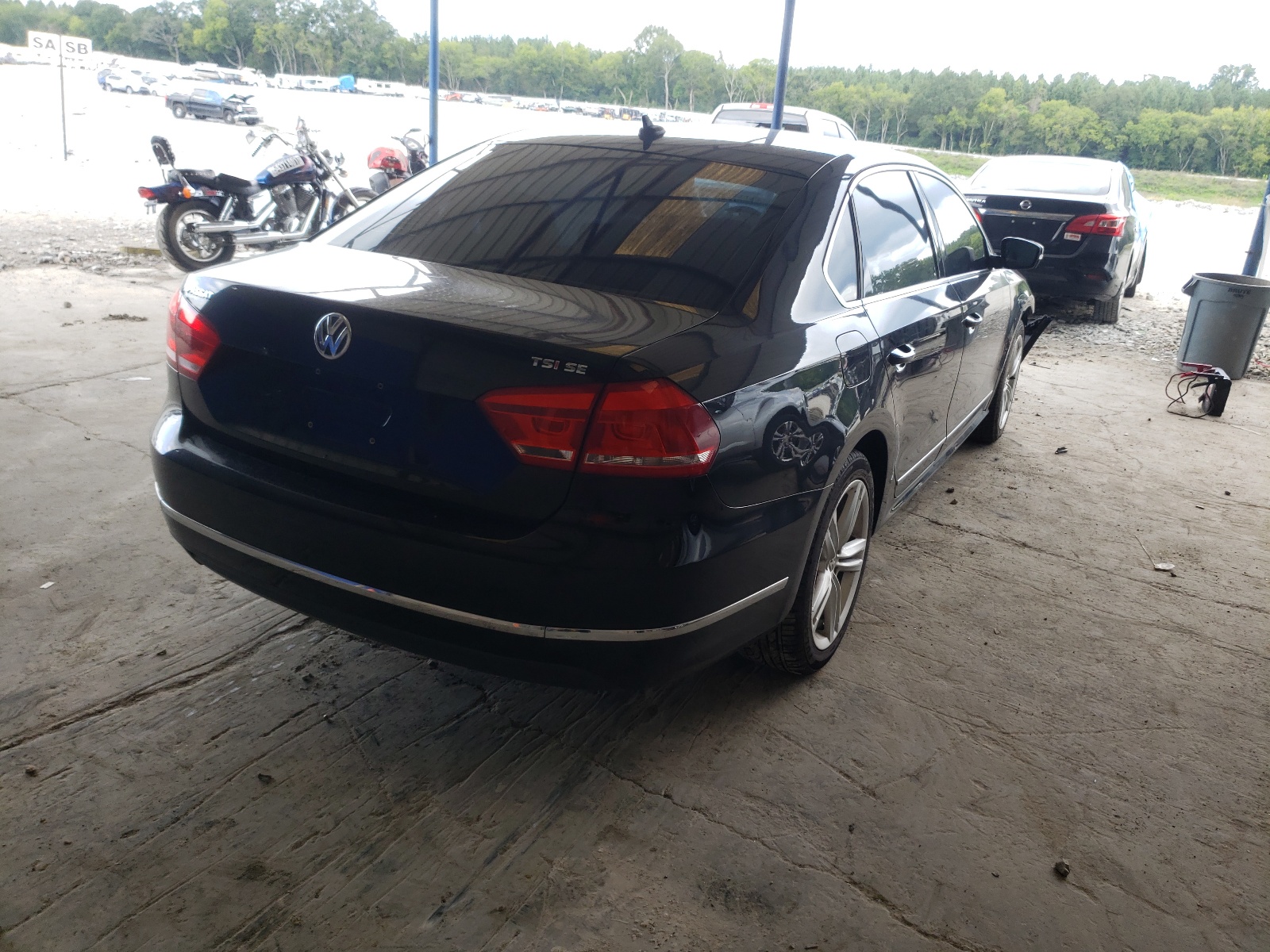 Photo 4 from auction – 2015 VOLKSWAGEN PASSAT SE with VIN 1VWBS7A35FC078430