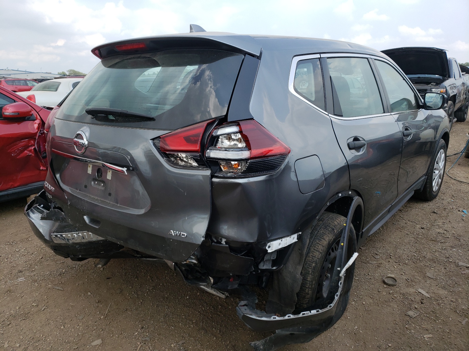 Photo 4 from auction – 2019 NISSAN ROGUE S with VIN 5N1AT2MV6KC816947