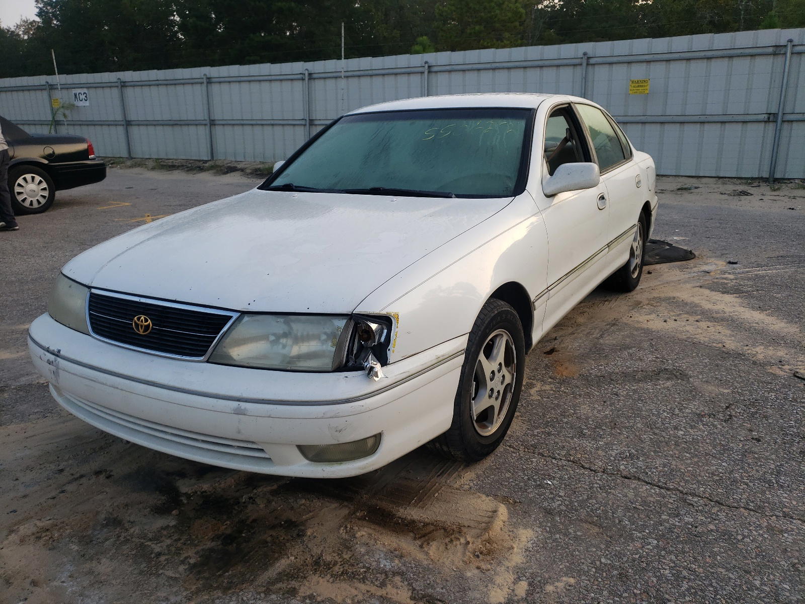 Photo 2 from auction – 1998 TOYOTA AVALON with VIN 4T1BF18B5WU244498