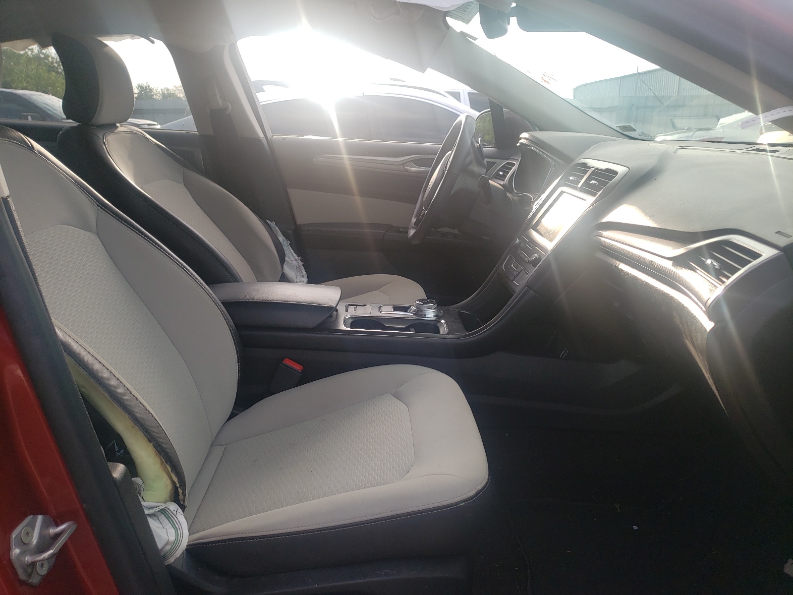 Photo 5 from auction – 2019 FORD FUSION SE with VIN 3FA6P0HD4KR172439