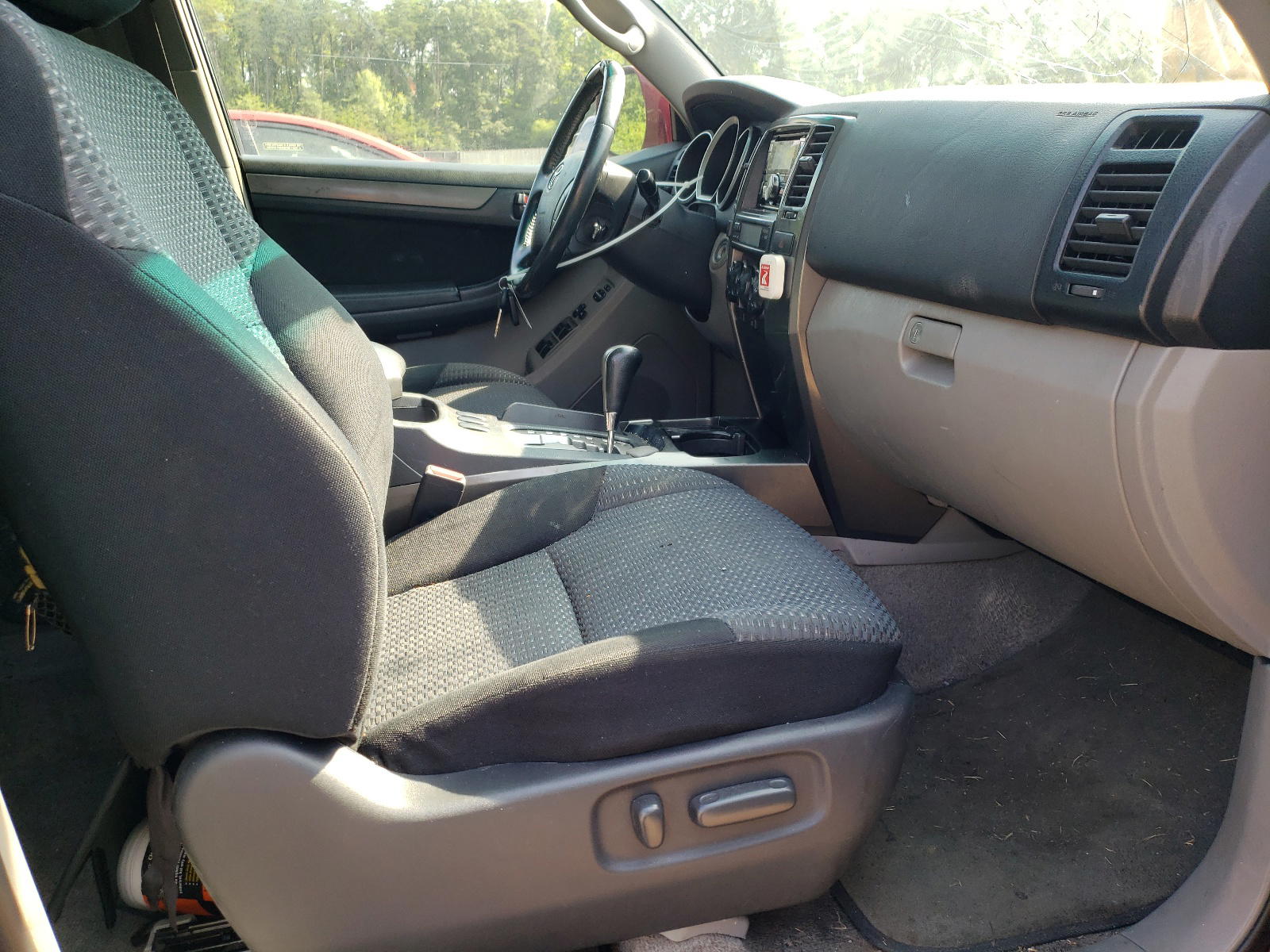 Photo 5 from auction – 2007 TOYOTA 4RUNNER SR with VIN JTEZU14RX78078402