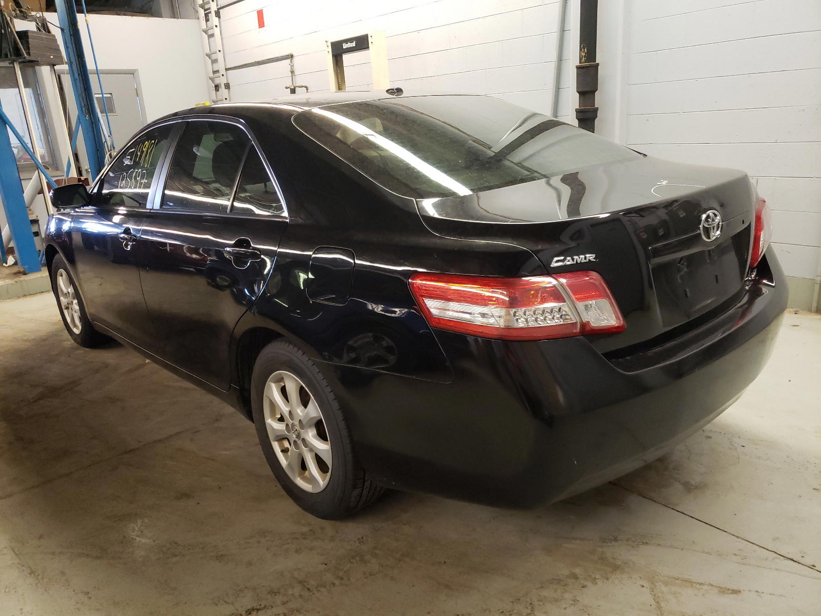 Photo 3 from auction – 2011 TOYOTA CAMRY BASE with VIN 4T4BF3EKXBR187196