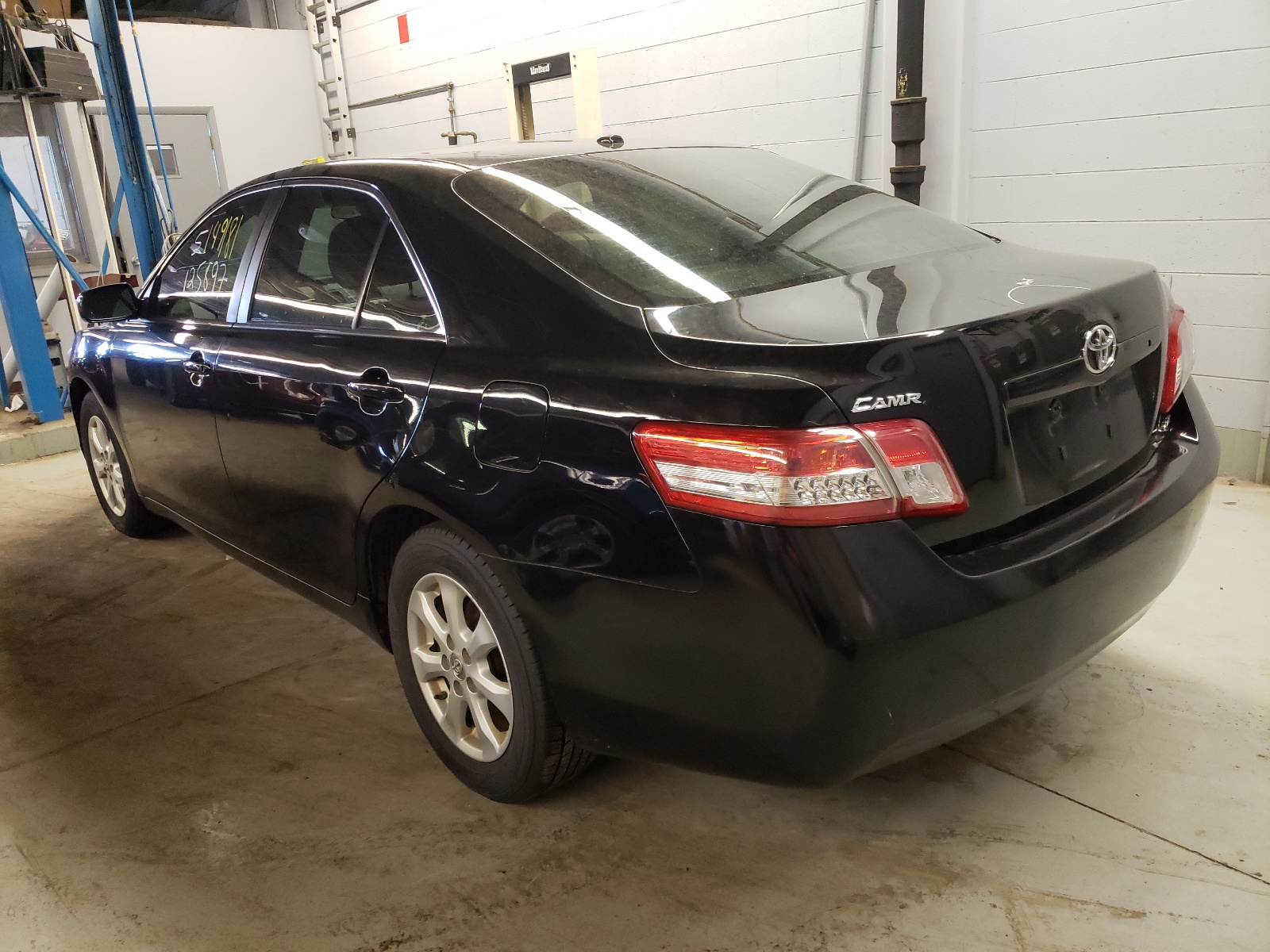 Zdjęcie 3 z aukcji – 2011 TOYOTA CAMRY BASE z VIN 4T4BF3EKXBR187196