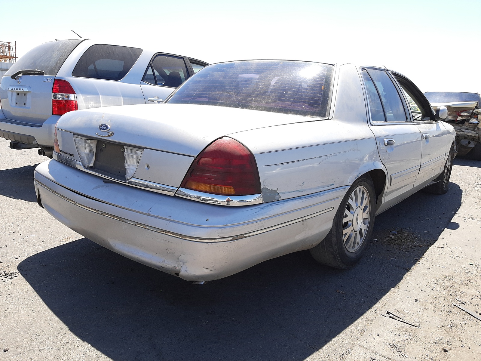 Photo 4 from auction – 2003 FORD CROWN VICT with VIN 2FAHP74W03X124495