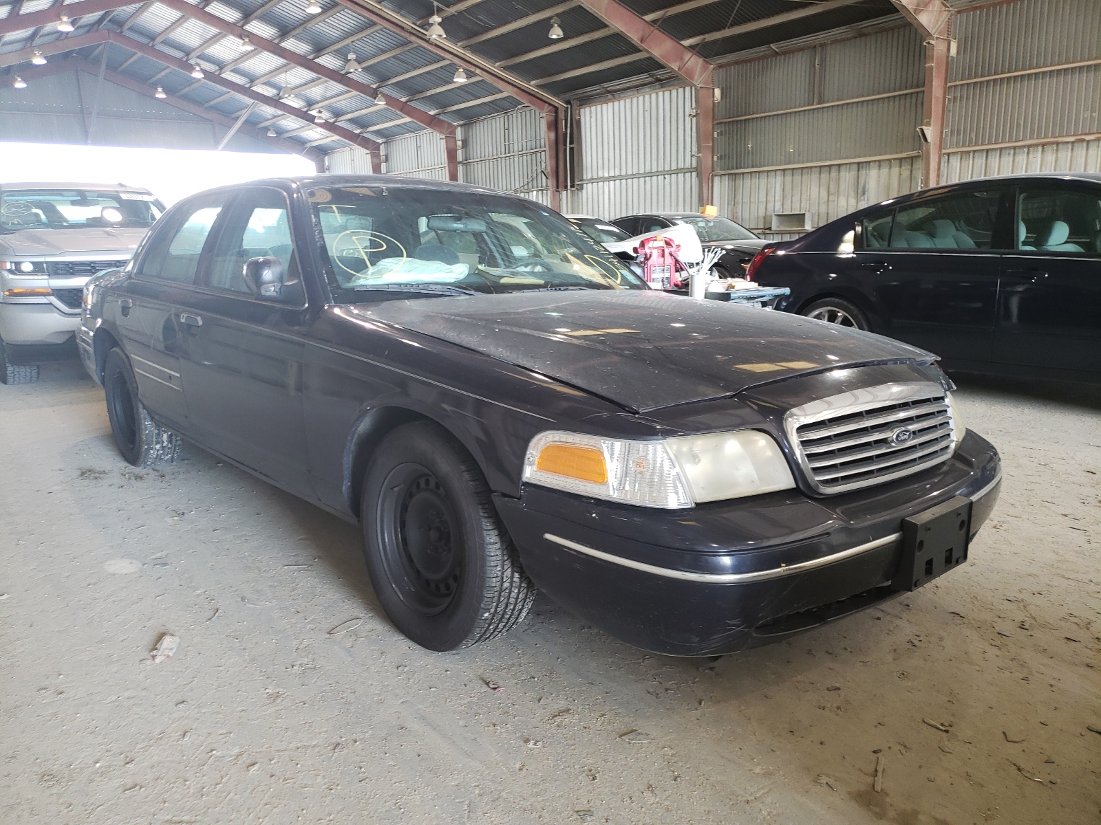 Photo 1 from auction – 1999 FORD CROWN VICT with VIN 2FAFP73W9XX154514