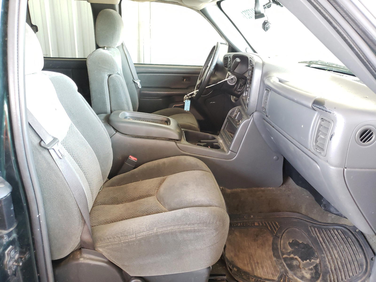 Photo 5 from auction – 2004 CHEVROLET SILVERADO with VIN 1GCEK19TX4E108105