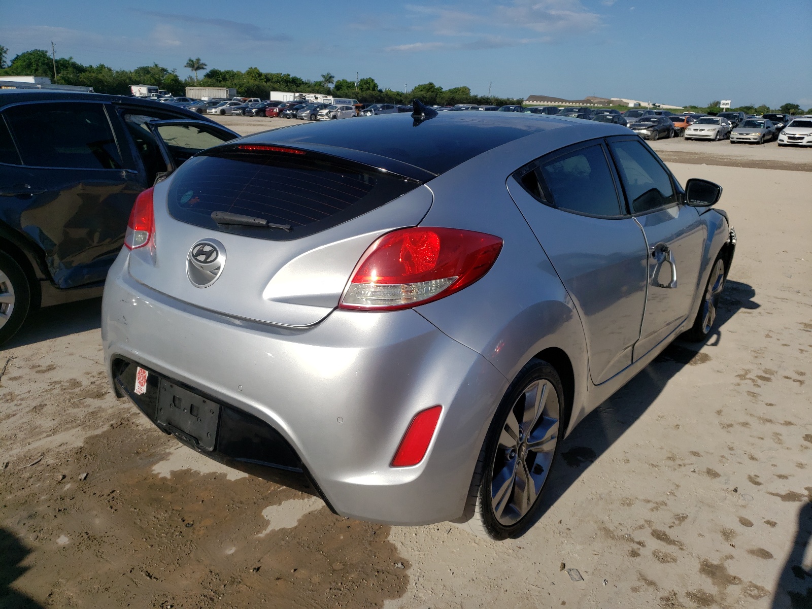 Photo 4 from auction – 2013 HYUNDAI VELOSTER with VIN KMHTC6AD1DU101471