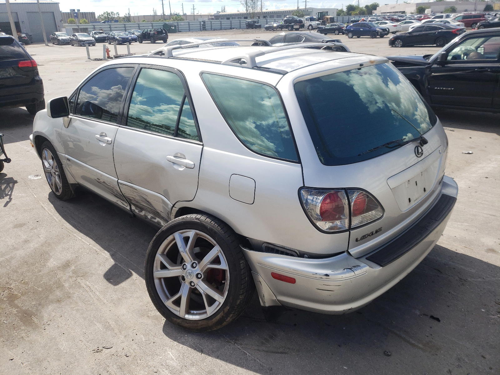 Photo 3 from auction – 2001 LEXUS RX 300 with VIN JTJGF10U010111877