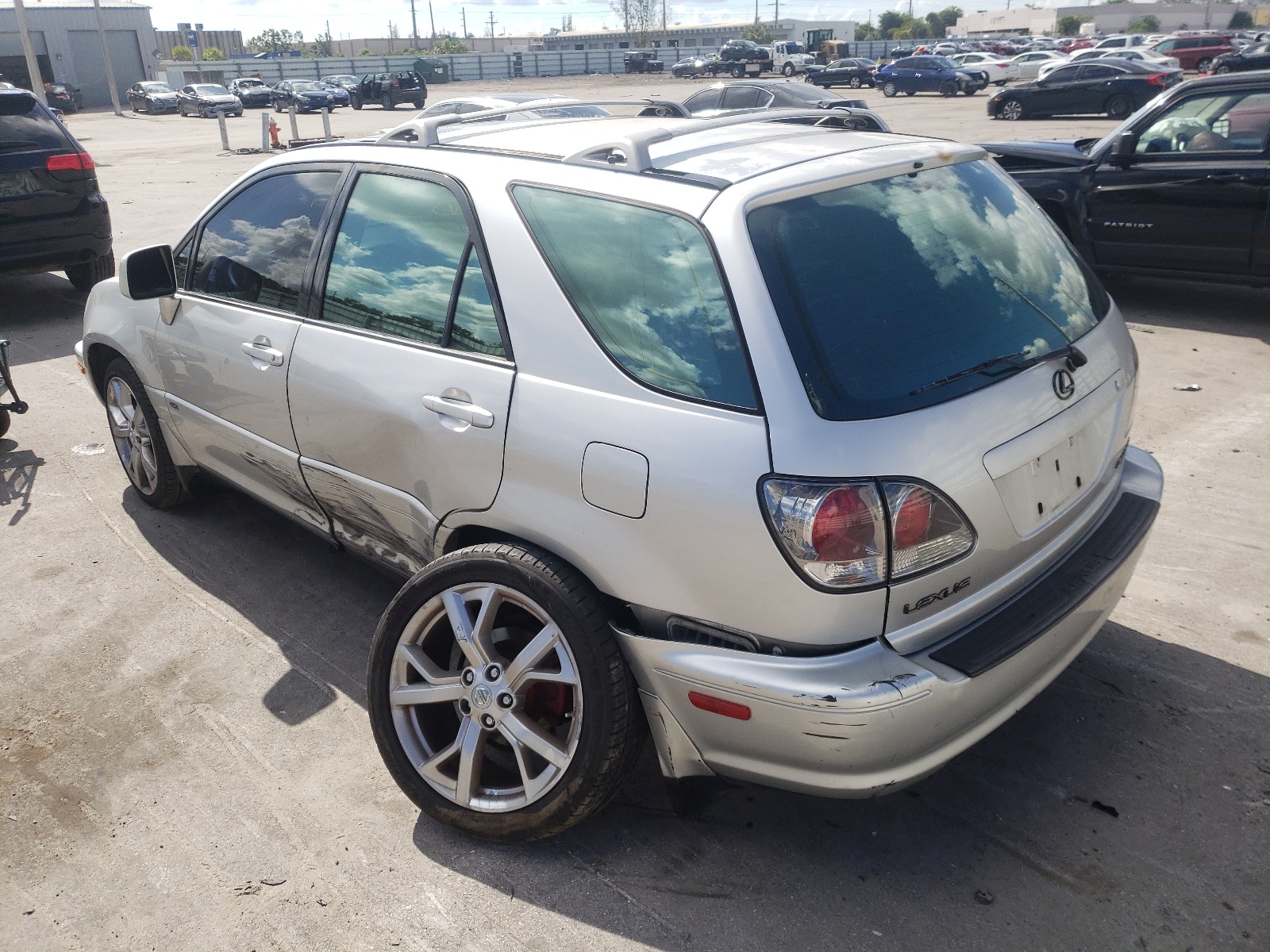صورة رقم 3 من المزاد - 2001 LEXUS RX 300 مع VIN JTJGF10U010111877