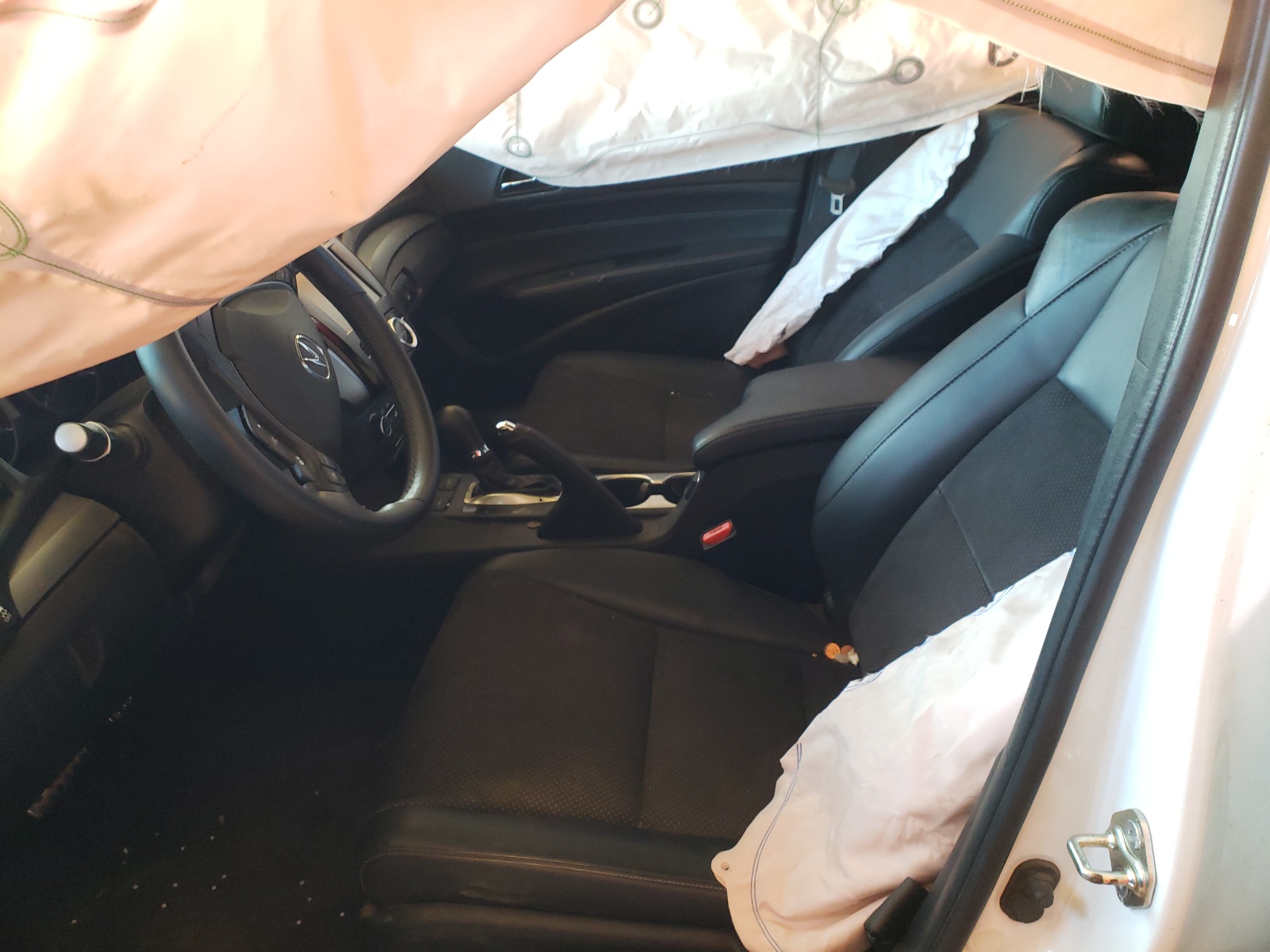 Photo 5 from auction – 2016 ACURA ILX PREMIU with VIN 19UDE2F87GA000661