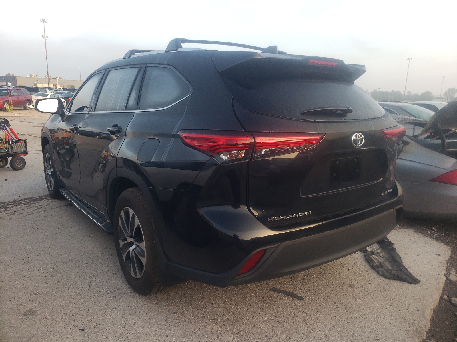 Photo 3 from auction – 2021 TOYOTA HIGHLANDER with VIN 5TDGZRBH9MS088299
