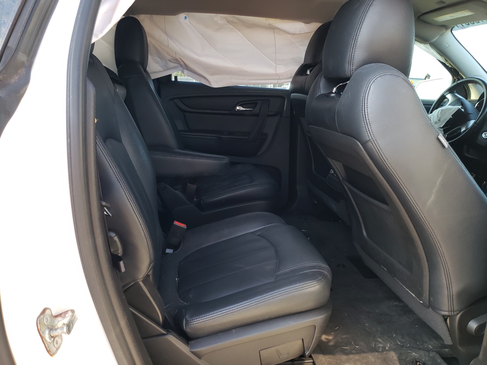 Photo 6 from auction – 2016 CHEVROLET TRAVERSE L with VIN 1GNKRGKD8GJ154314
