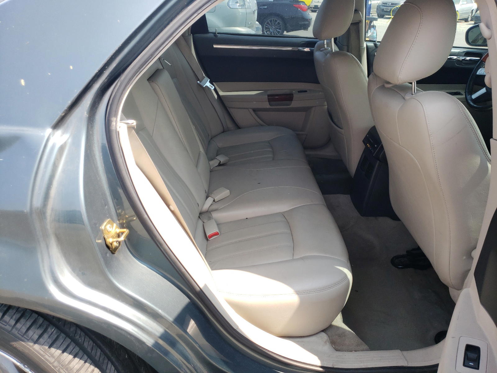 Photo 6 from auction – 2006 CHRYSLER 300C with VIN 2C3KA63H26H209954
