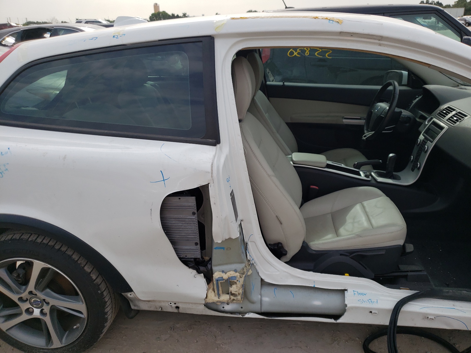 Zdjęcie 20 z aukcji – 2013 VOLVO C30 T5 z VIN YV1672MK2D2307512