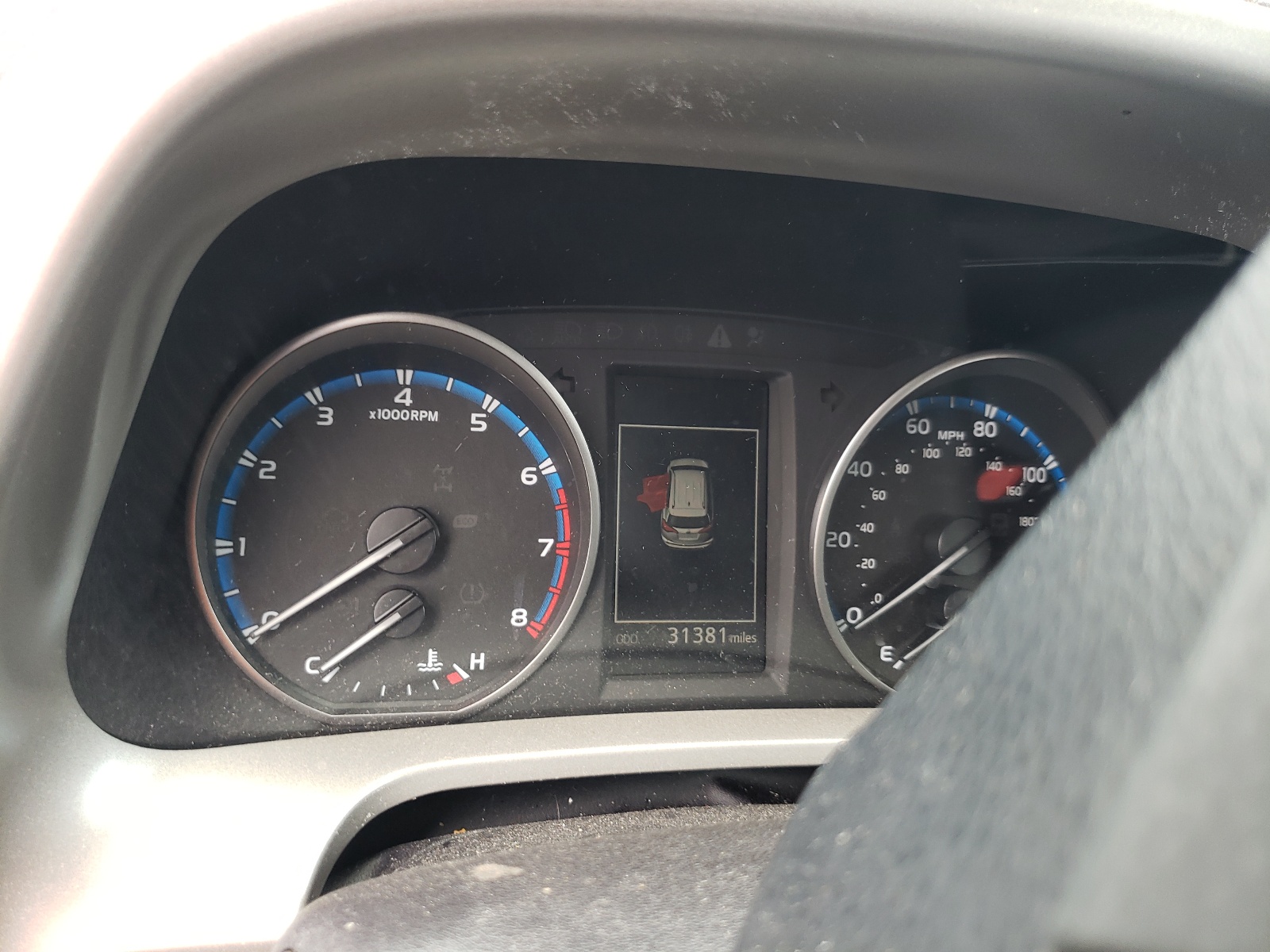 Photo 8 from auction – 2018 TOYOTA RAV4 LE with VIN 2T3BFREV8JW805774