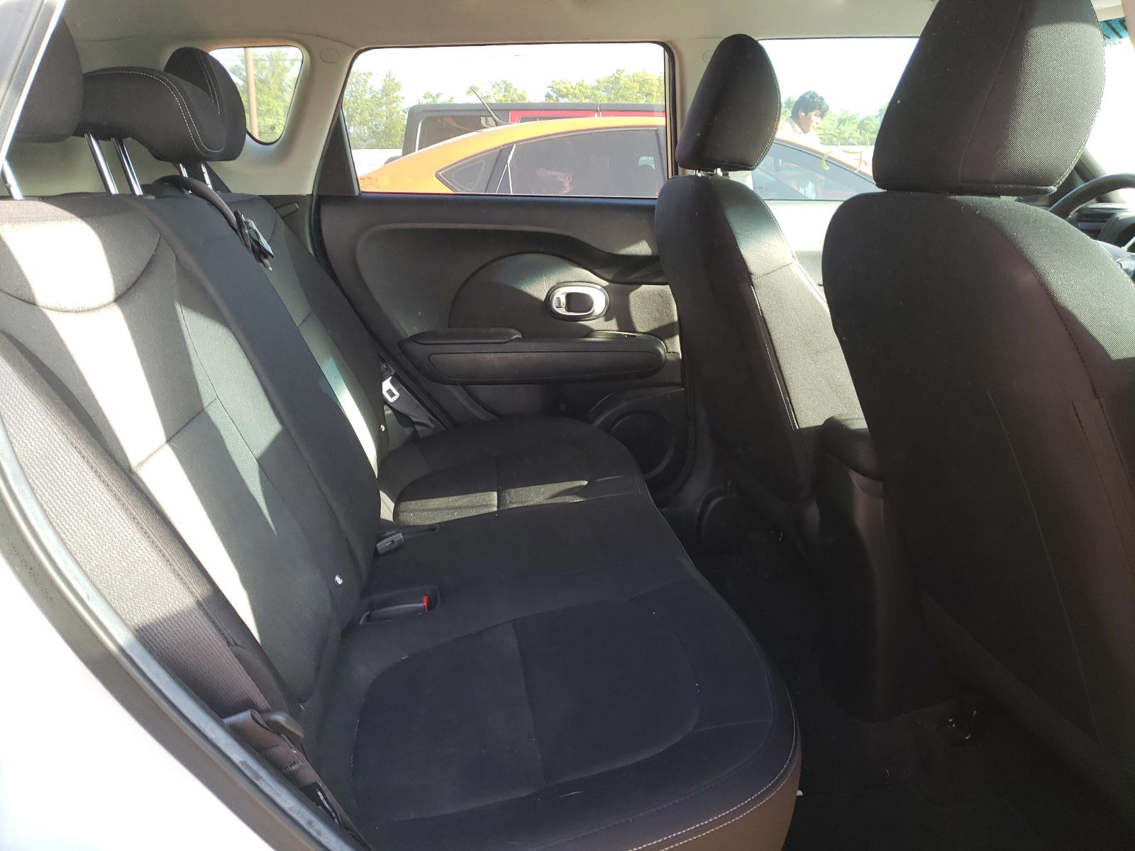 Photo 6 from auction – 2015 KIA SOUL with VIN KNDJN2A28F7810896