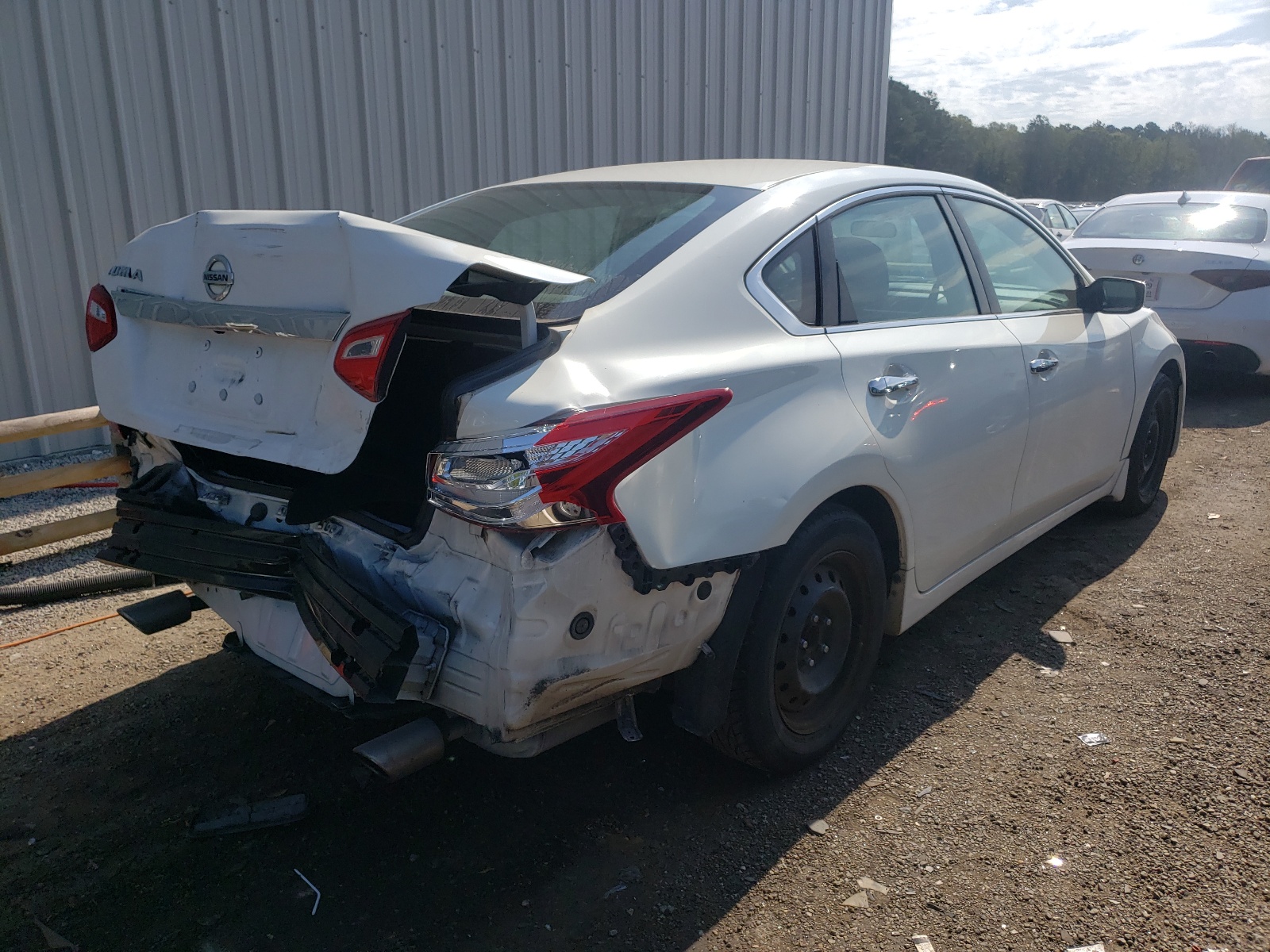 Photo 4 from auction – 2017 NISSAN ALTIMA 2.5 with VIN 1N4AL3AP5HC221151