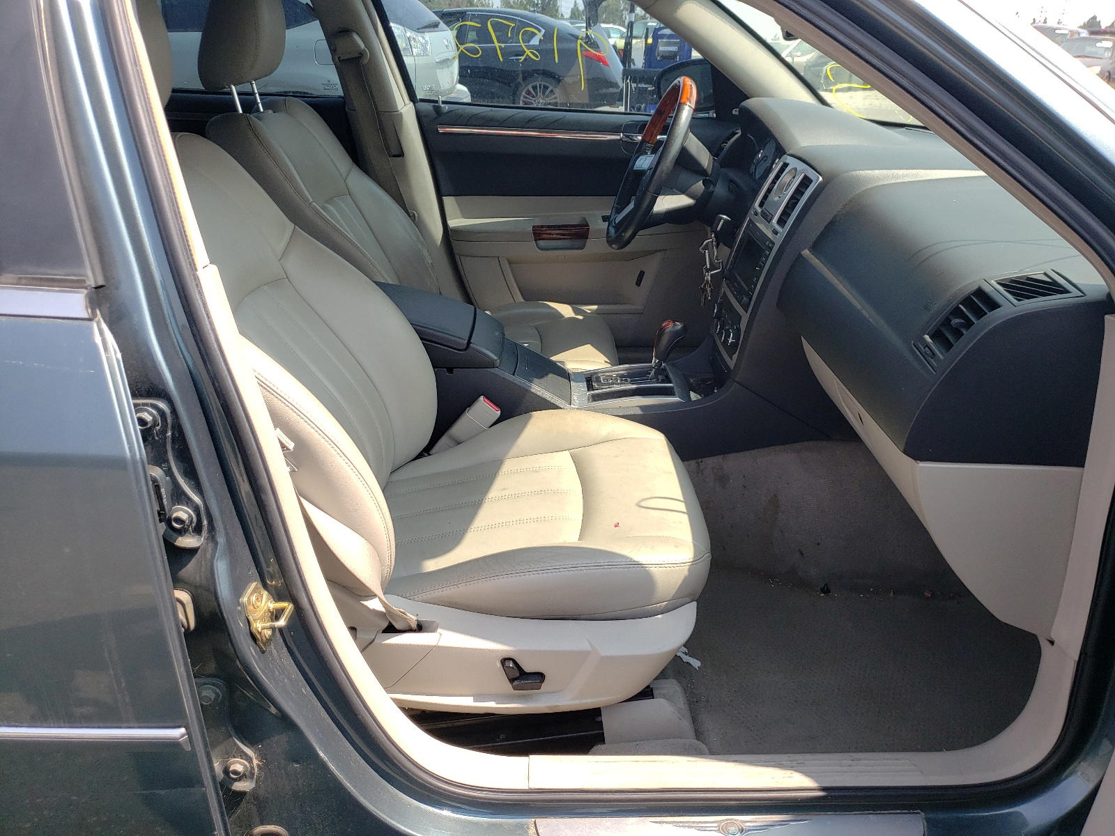 Photo 5 from auction – 2006 CHRYSLER 300C with VIN 2C3KA63H26H209954