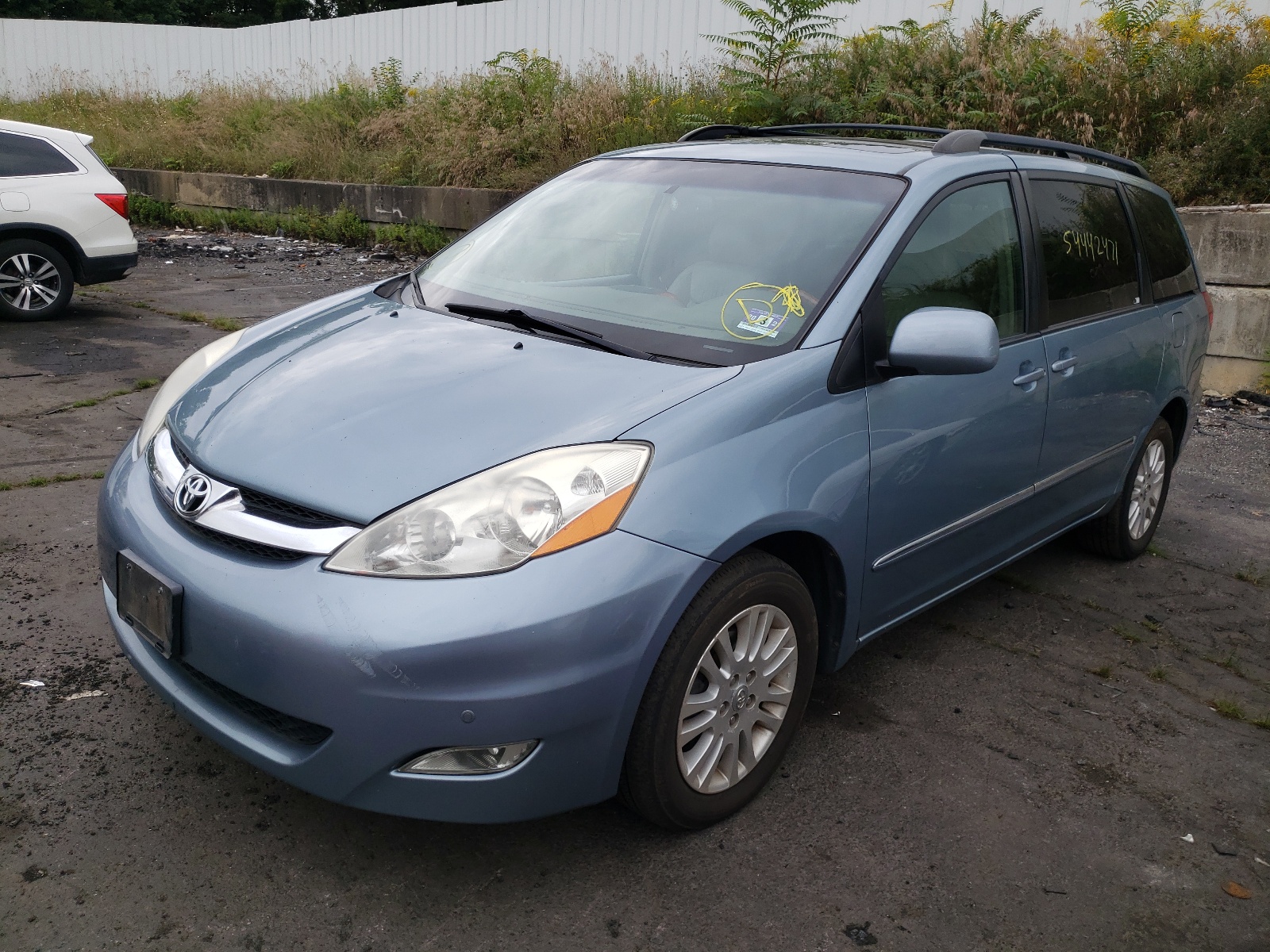 Photo 2 from auction – 2008 TOYOTA SIENNA with VIN 5TDBK22C08S011742