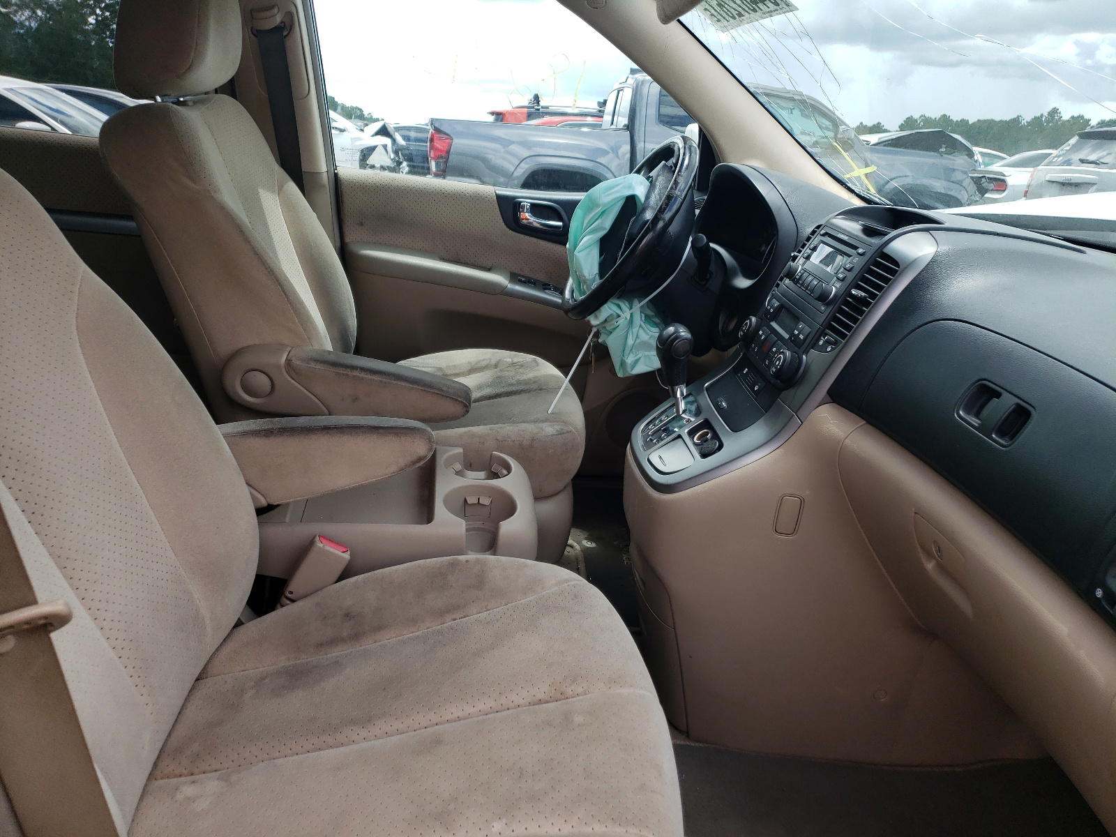 Photo 5 from auction – 2007 HYUNDAI ENTOURAGE with VIN KNDMC233776033031