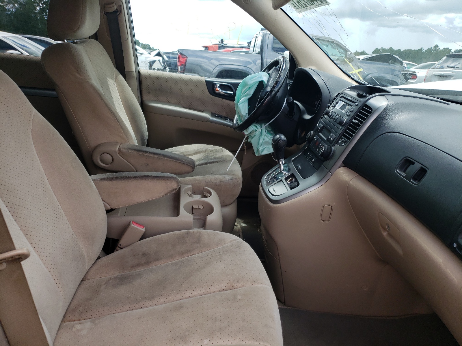 Zdjęcie 5 z aukcji – 2007 HYUNDAI ENTOURAGE z VIN KNDMC233776033031