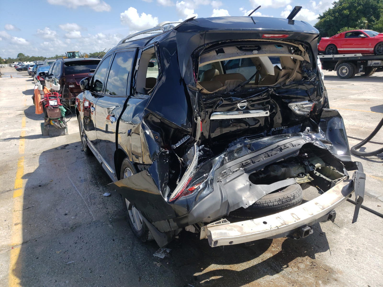Photo 3 from auction – 2015 NISSAN PATHFINDER with VIN 5N1AR2MN4FC654112