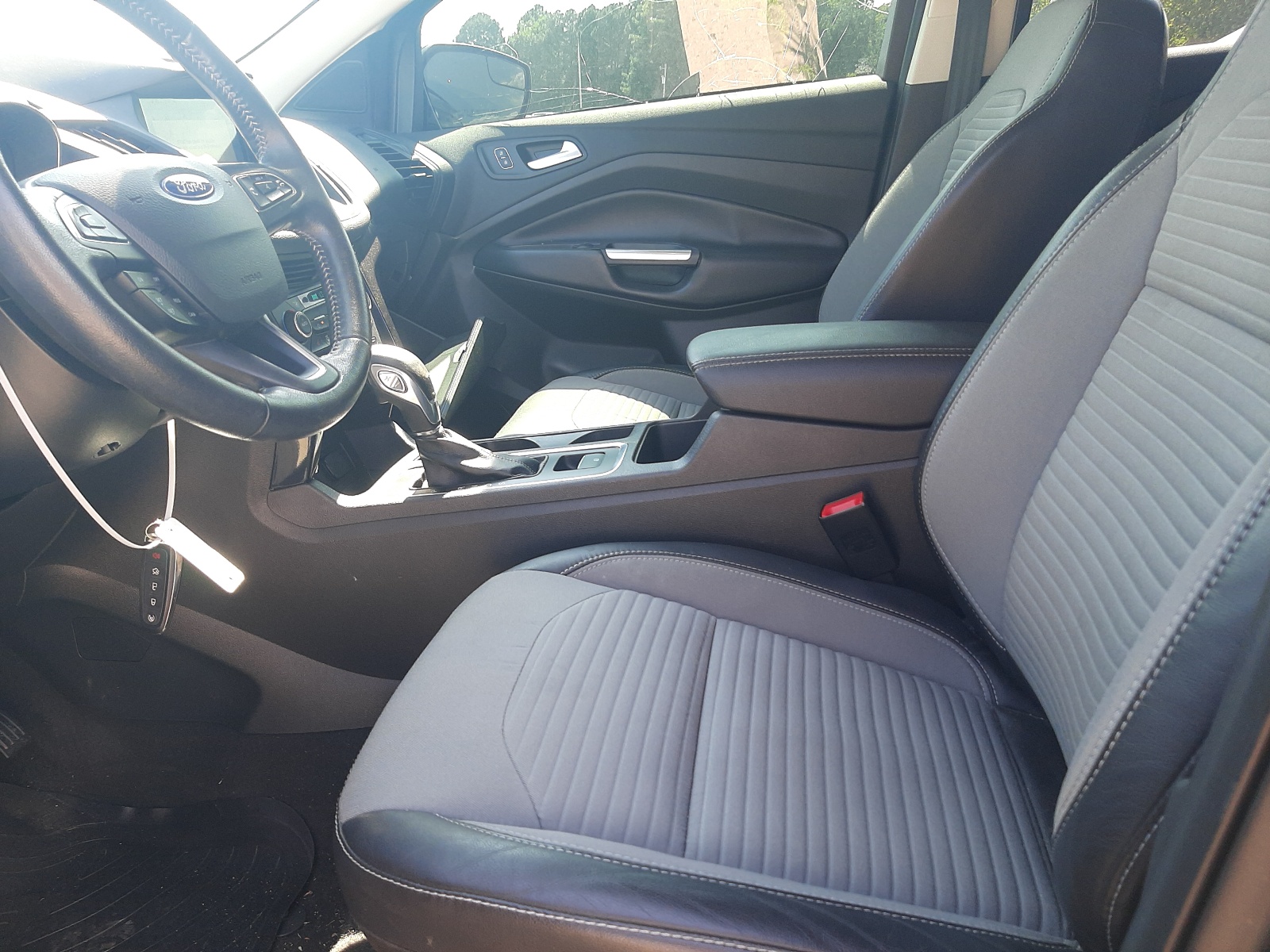 Photo 5 from auction – 2019 FORD ESCAPE SE with VIN 1FMCU0GD7KUB29466