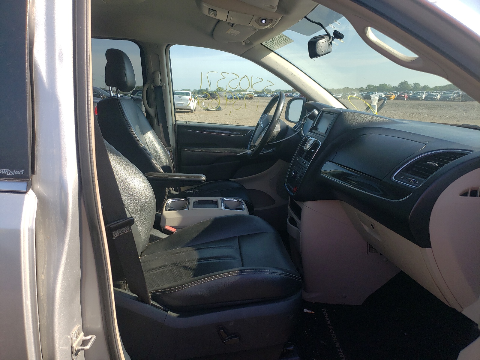 Photo 5 from auction – 2012 CHRYSLER TOWN & COU with VIN 2C4RC1BG2CR192093