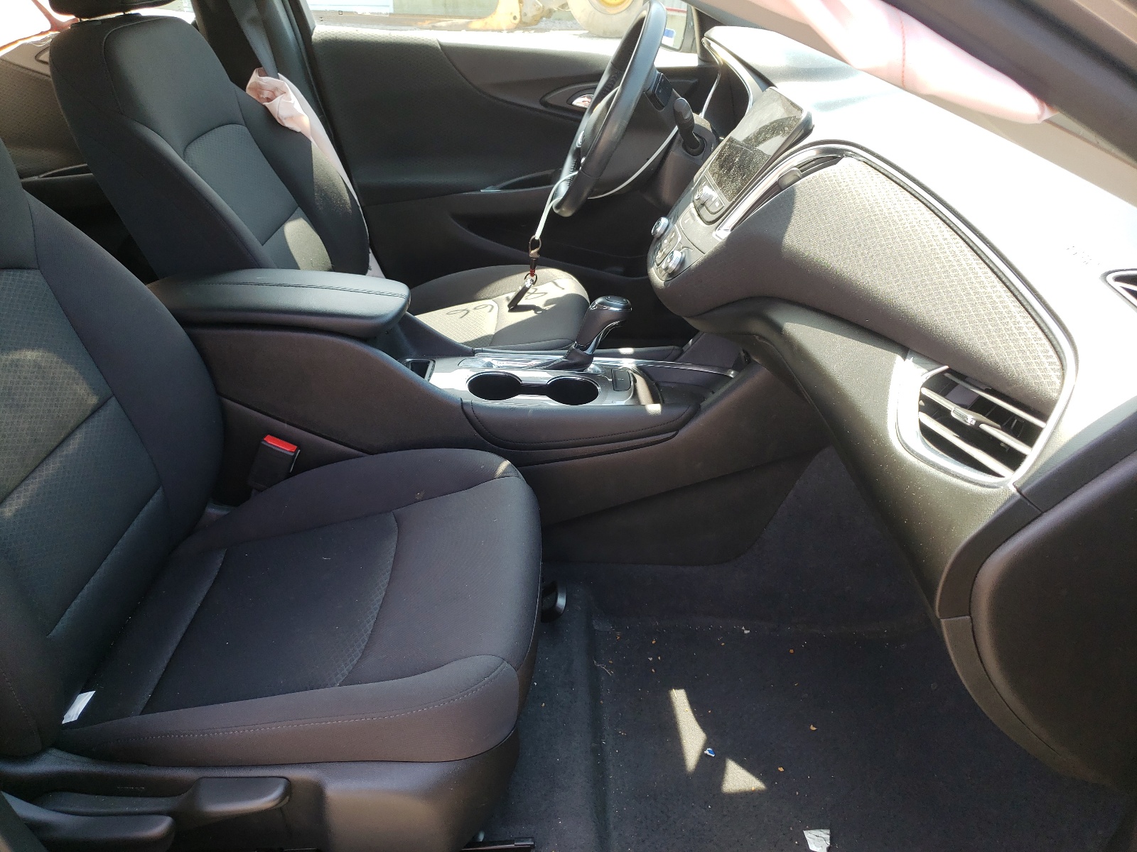 Photo 5 from auction – 2018 CHEVROLET MALIBU LT with VIN 1G1ZD5ST7JF101480