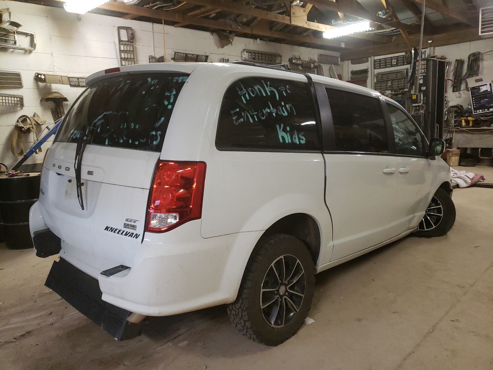 Photo 4 from auction – 2018 DODGE GRAND CARA with VIN 2C4RDGEG1JR339044