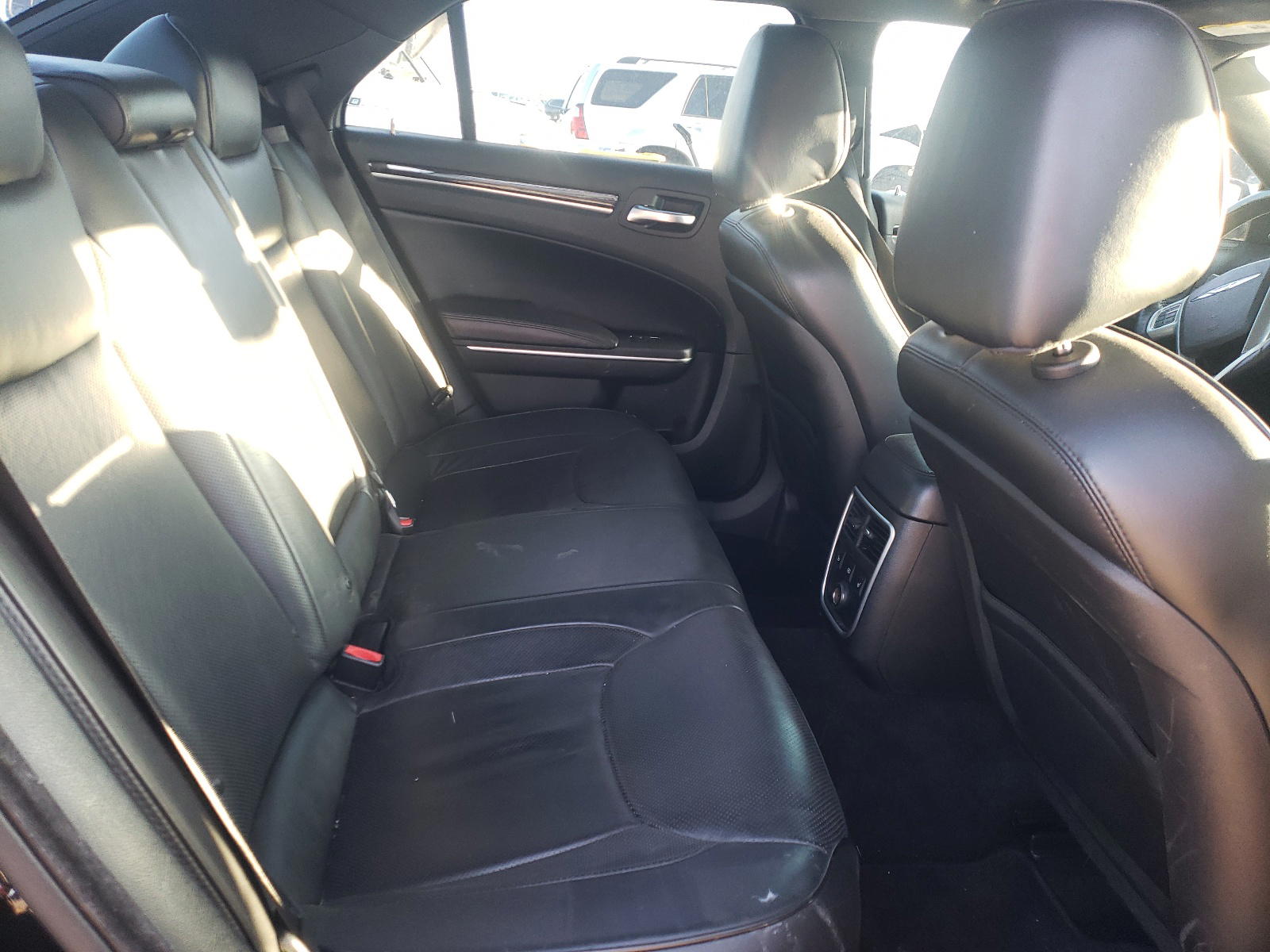 Photo 6 from auction – 2014 CHRYSLER 300C with VIN 2C3CCAET7EH171767