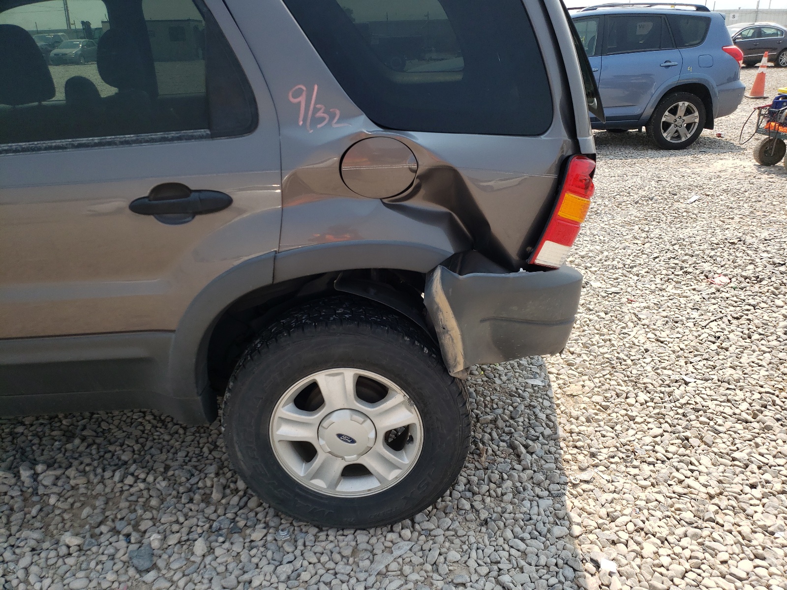 Photo 9 from auction – 2002 FORD ESCAPE XLT with VIN 1FMYU04152KE02710