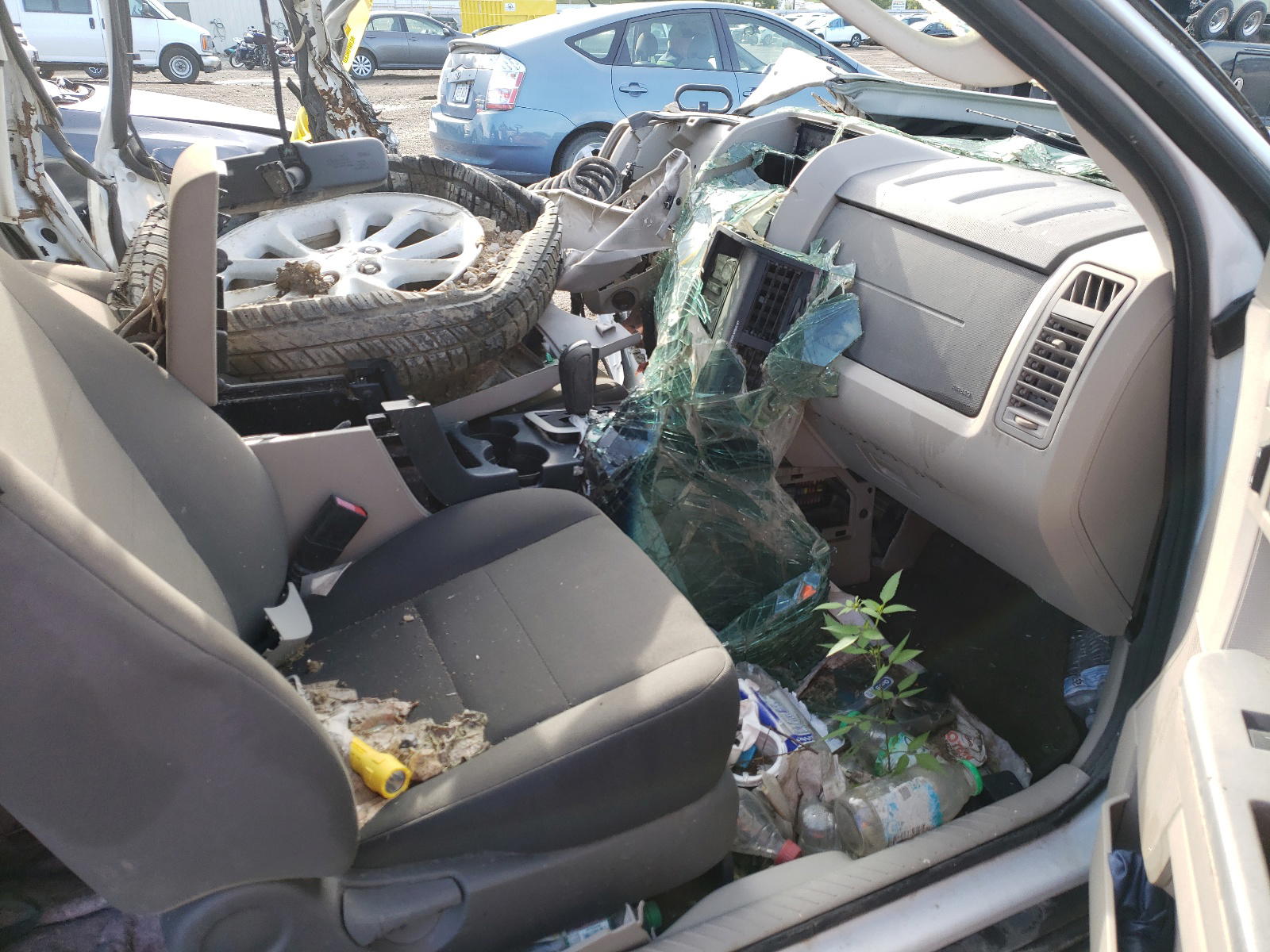 Photo 5 from auction – 2011 FORD ESCAPE XLS with VIN 1FMCU0C71BKB27482