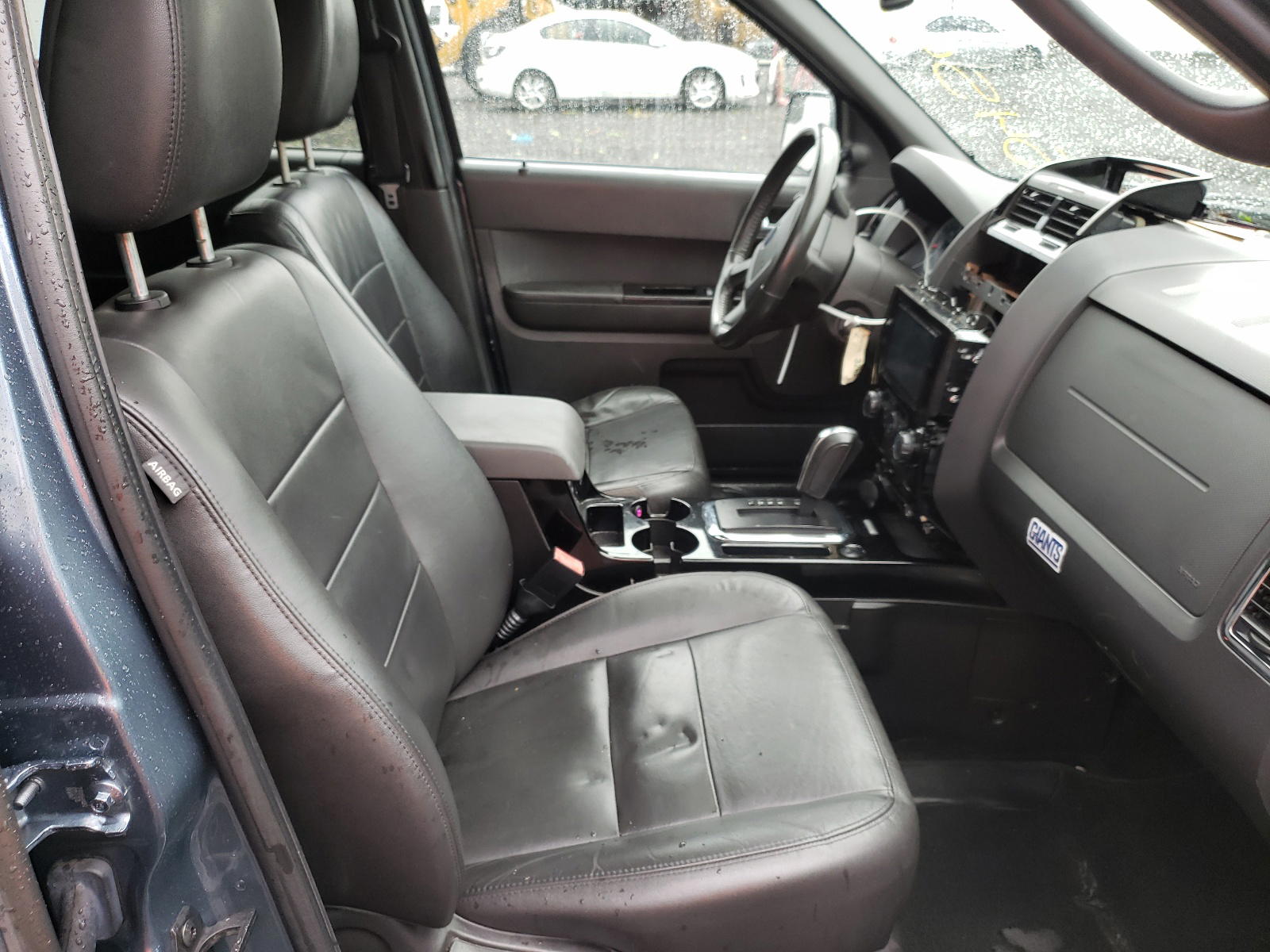 Photo 5 from auction – 2011 FORD ESCAPE with VIN 1FMCU9EG0BKB17768