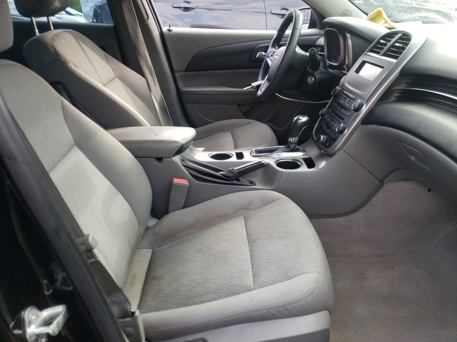 Photo 5 from auction – 2015 CHEVROLET MALIBU LS with VIN 1G11B5SL1FF164942