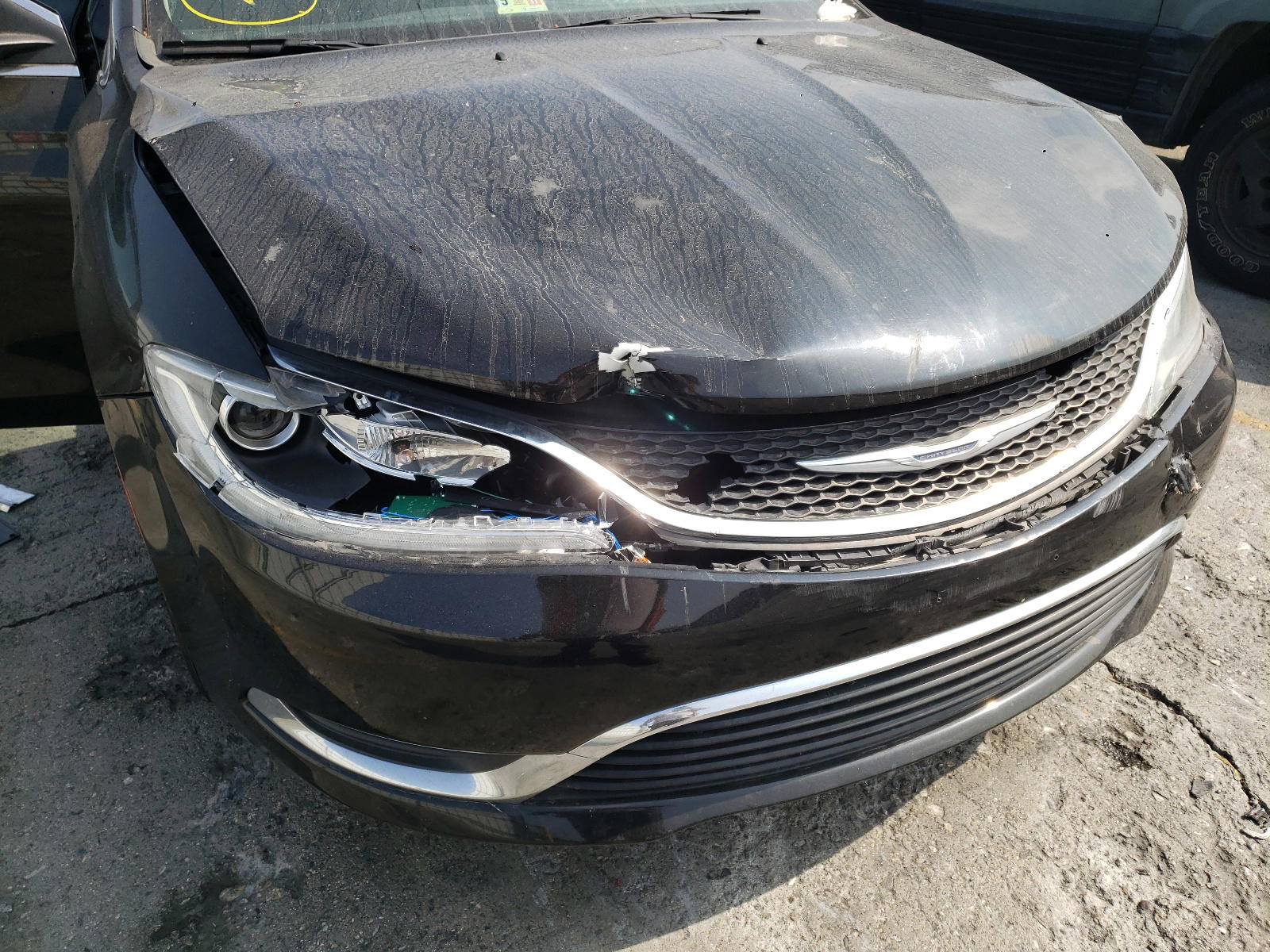 Photo 9 from auction – 2015 CHRYSLER 200 LIMITE with VIN 1C3CCCAB1FN598766