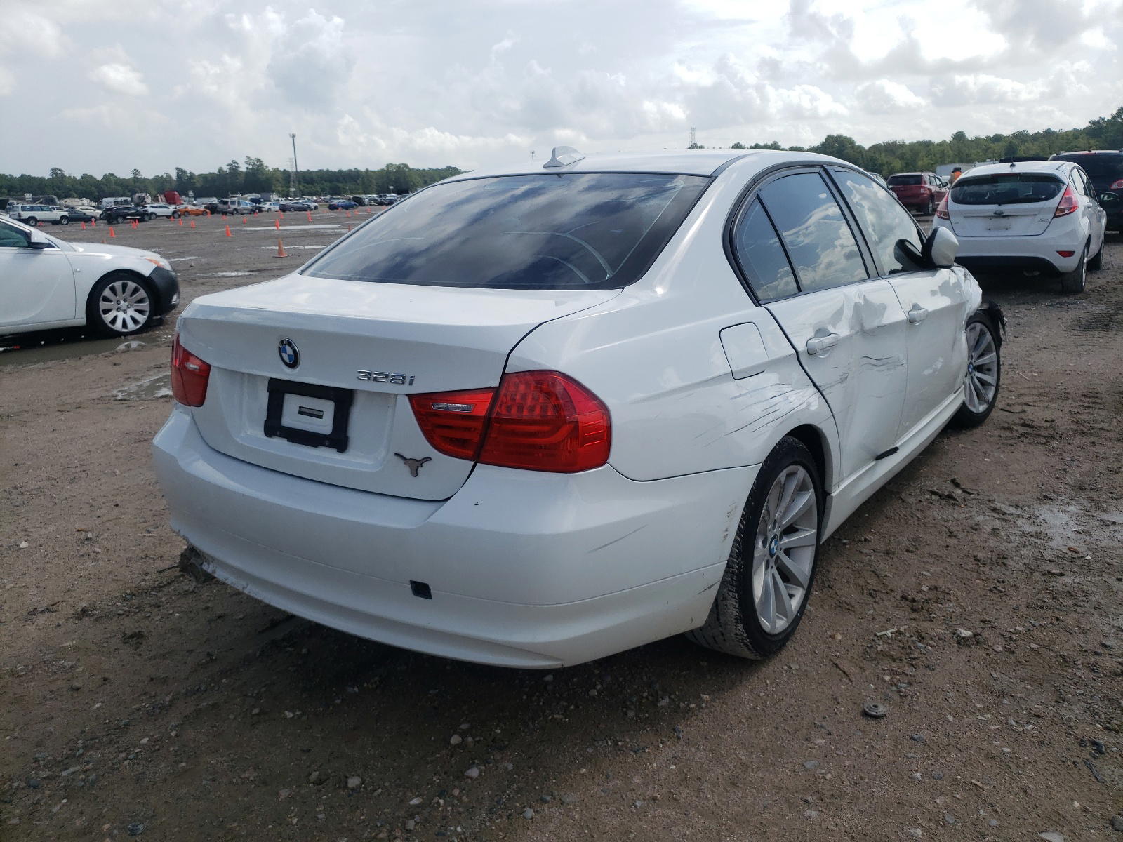 Photo 4 from auction – 2011 BMW 328 I with VIN WBAPH7G55BNN06296
