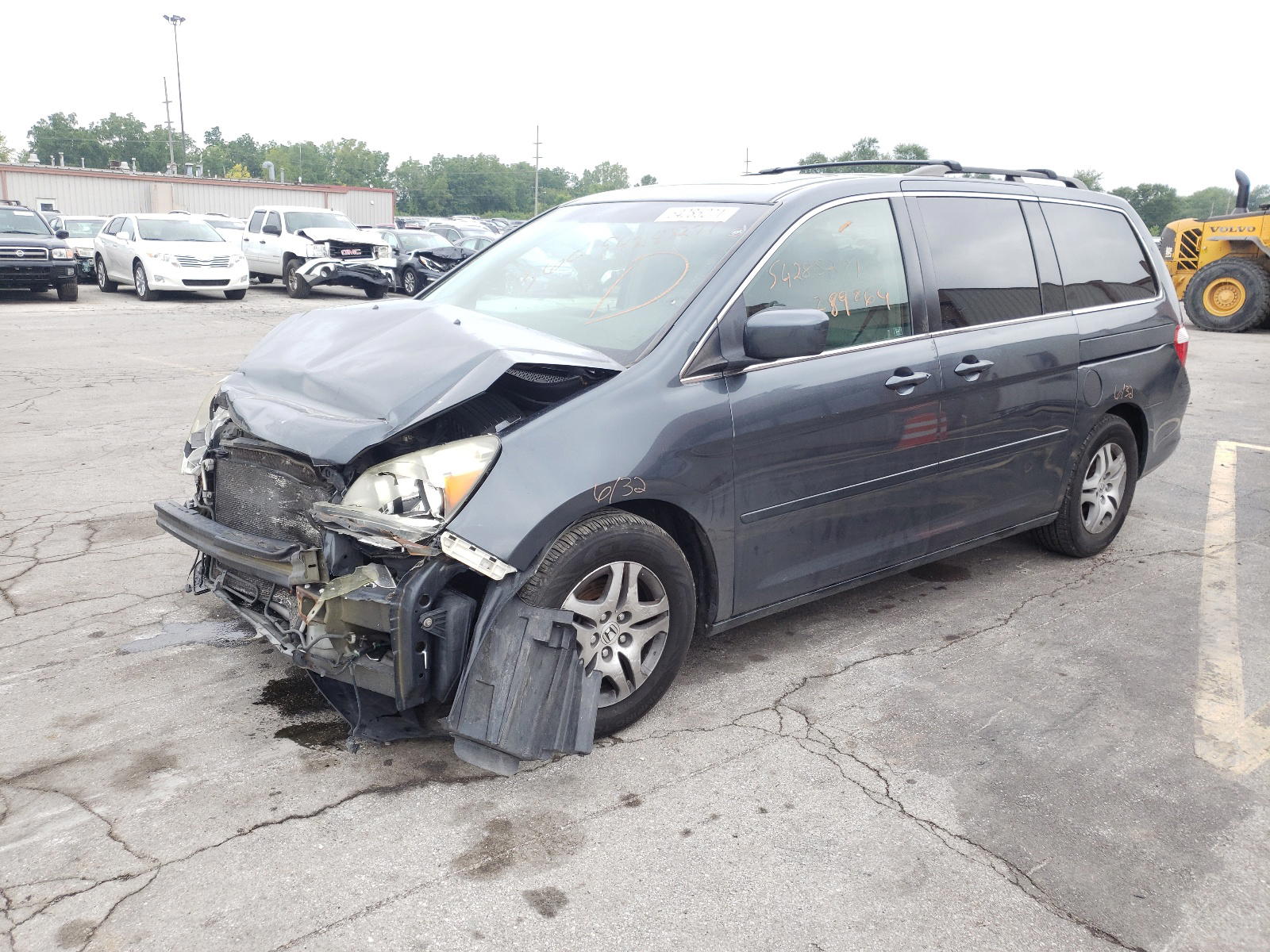 Photo 2 from auction – 2005 HONDA ODYSSEY with VIN 5FNRL38765B030730